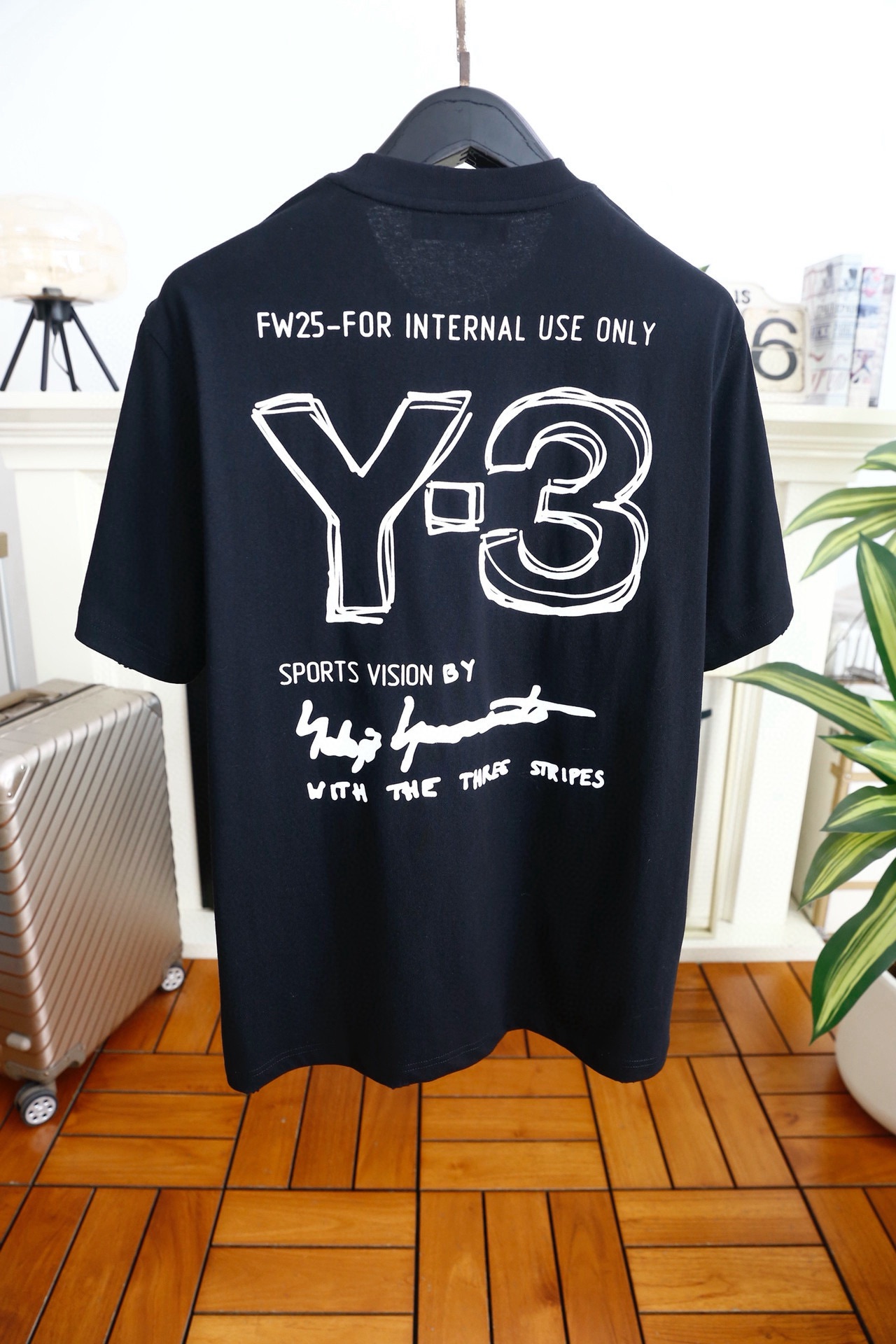 🔥Y3/山本耀司.26春夏新款！时尚男士潮流百搭短袖T恤采用重磅高支棉面料，触感柔软亲肤，兼具良好的透气