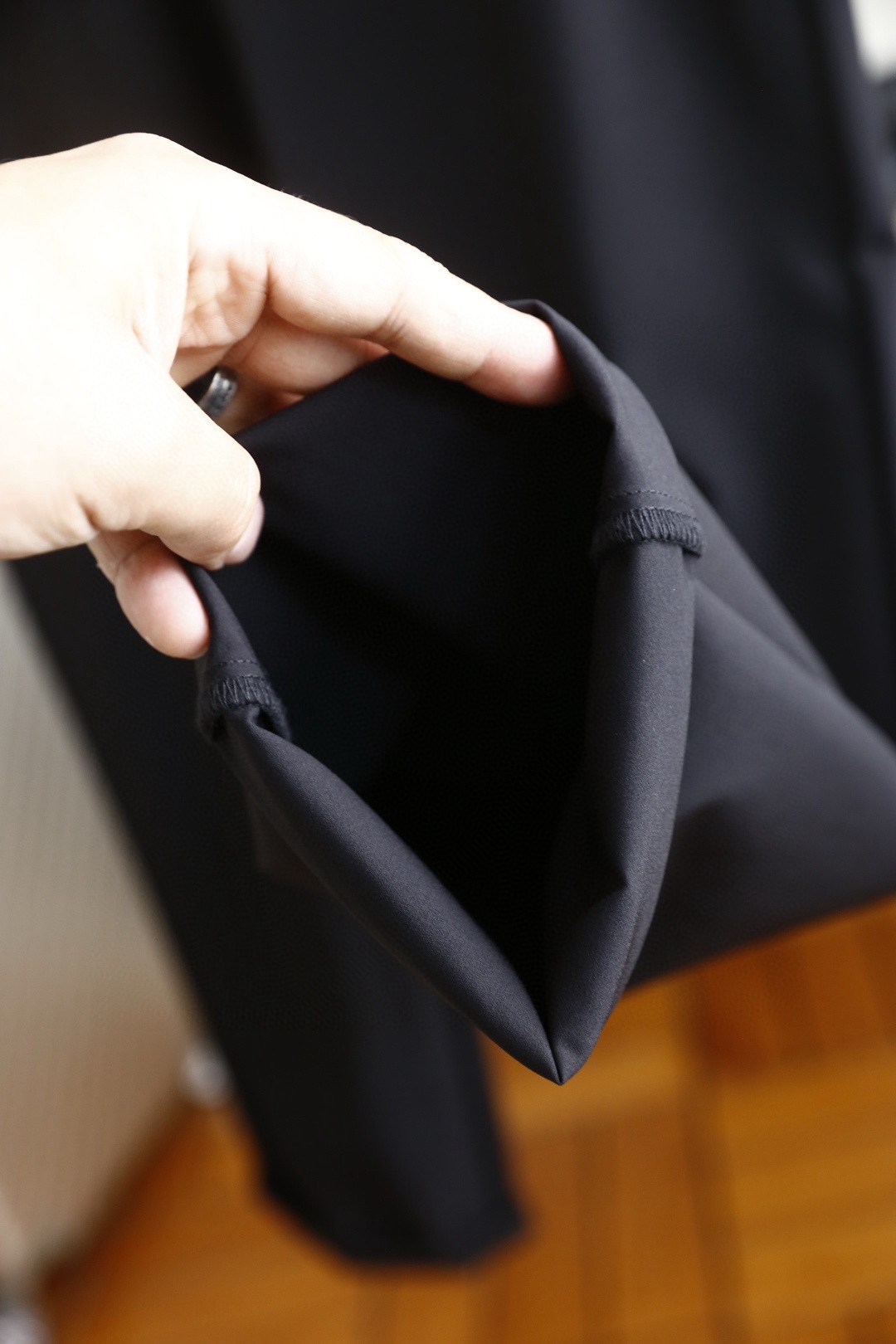 🔥普拉达.26春夏新品！时尚男士百搭休闲裤👖采用舒适透气面料！奢华经典品牌三角标Logo标志彰显品牌特征