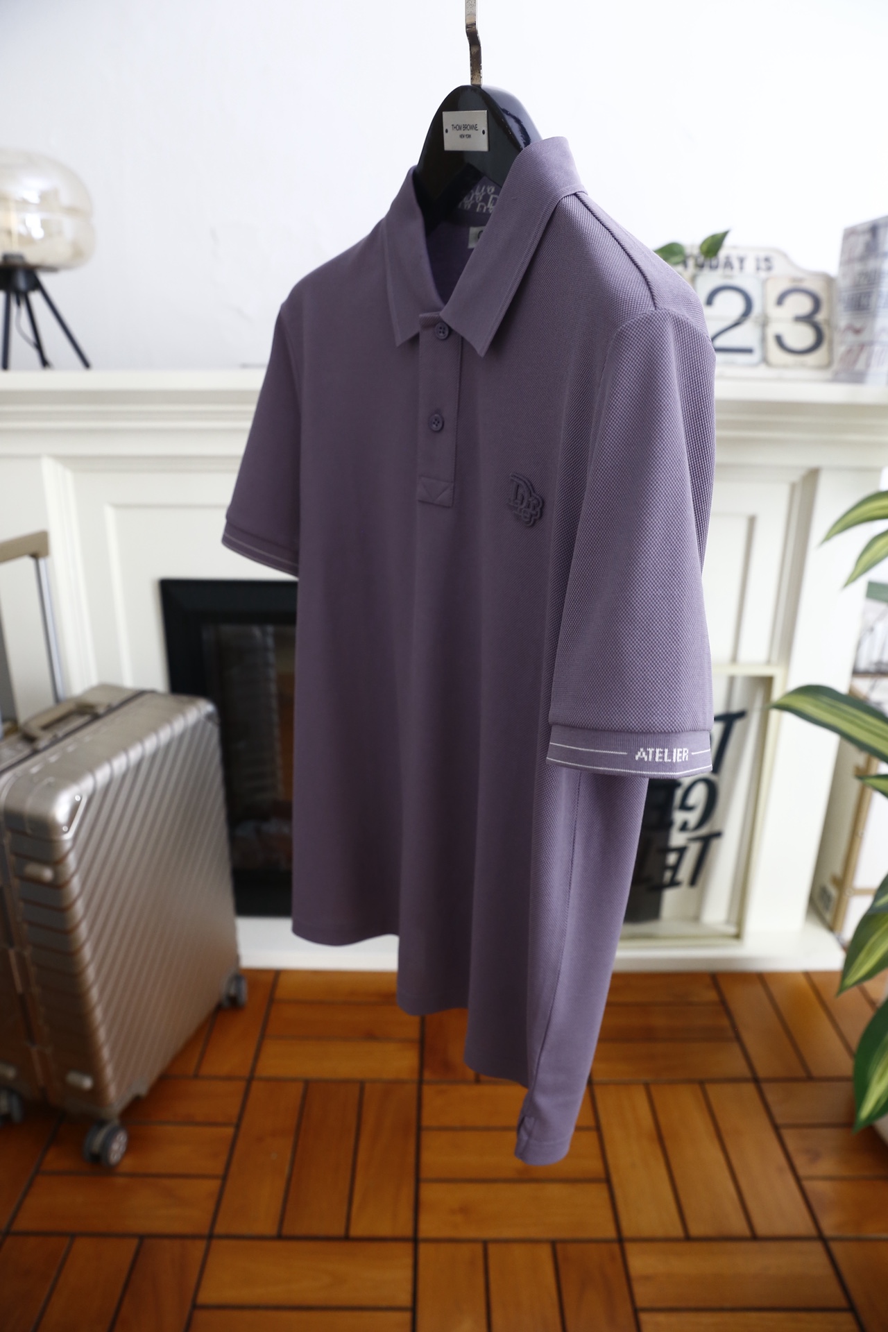 🔥迪奥.26夏季新品！时尚男士百搭Polo衫以经典翻领设计塑造利落版型，门襟两粒扣开合兼顾美观与实用性，