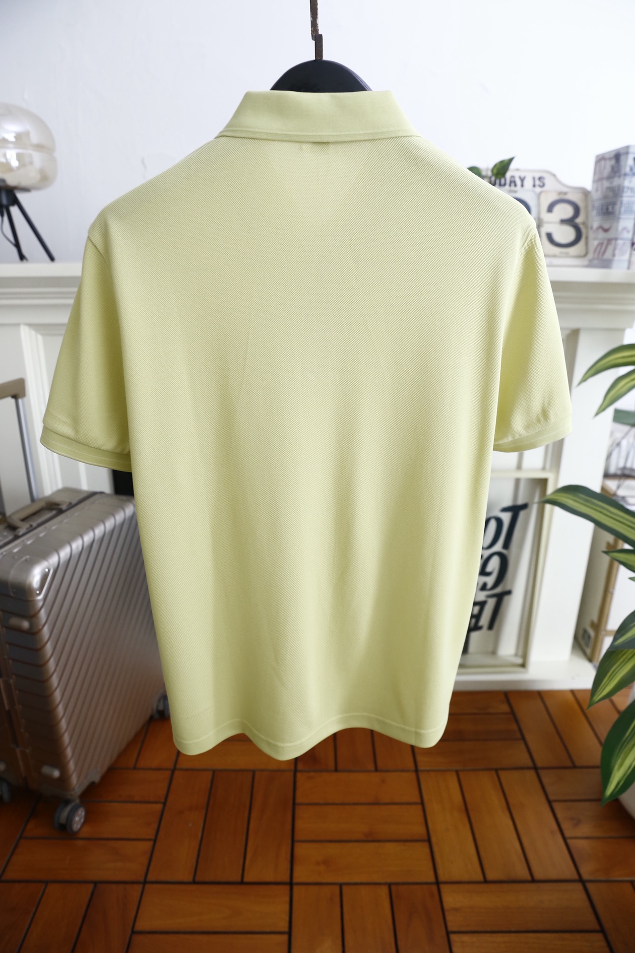 🔥迪奥.26夏季新品！时尚男士百搭Polo衫以经典翻领设计塑造利落版型，门襟两粒扣开合兼顾美观与实用性，