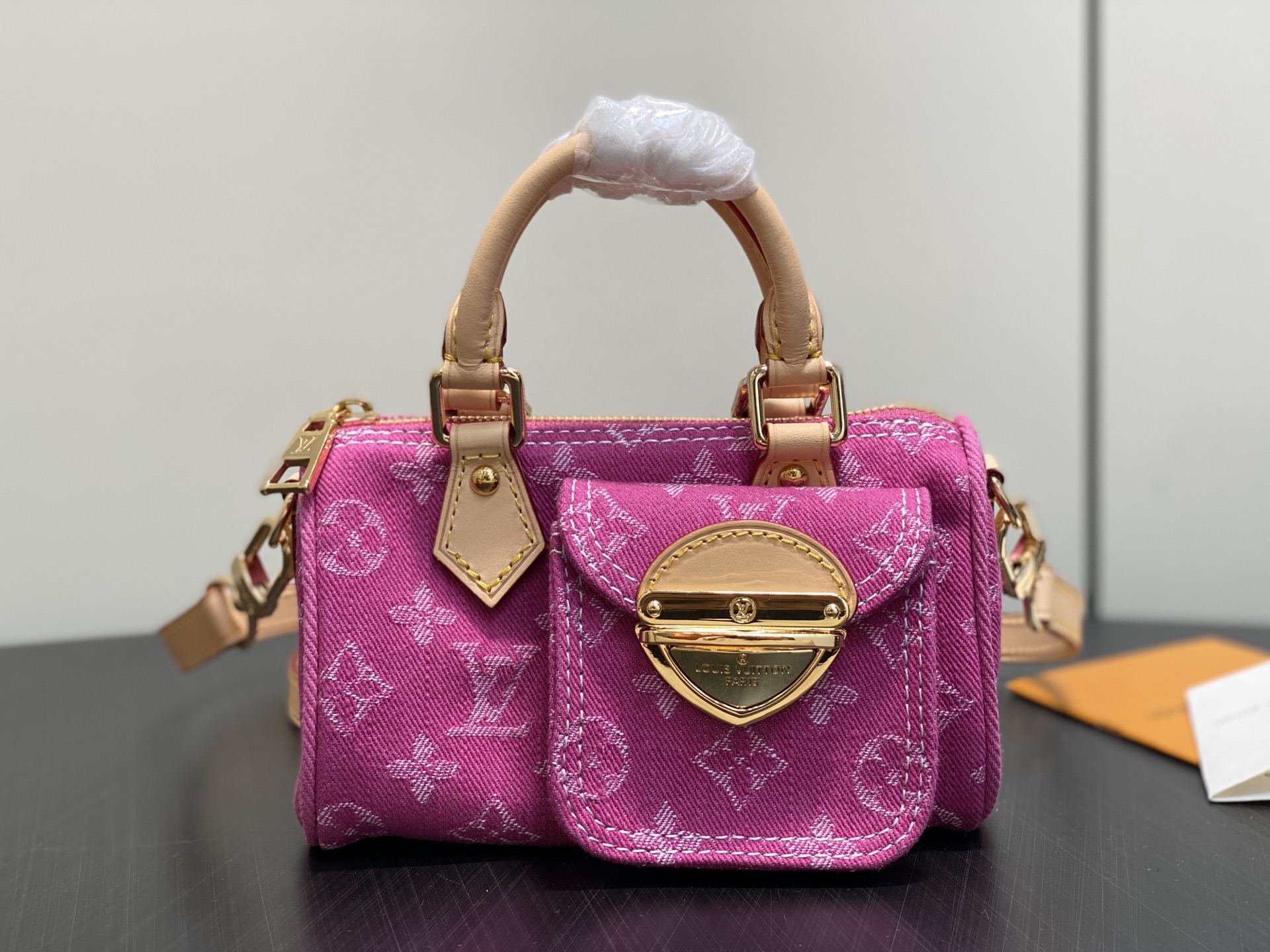 Louis Vuitton Handbag 10606