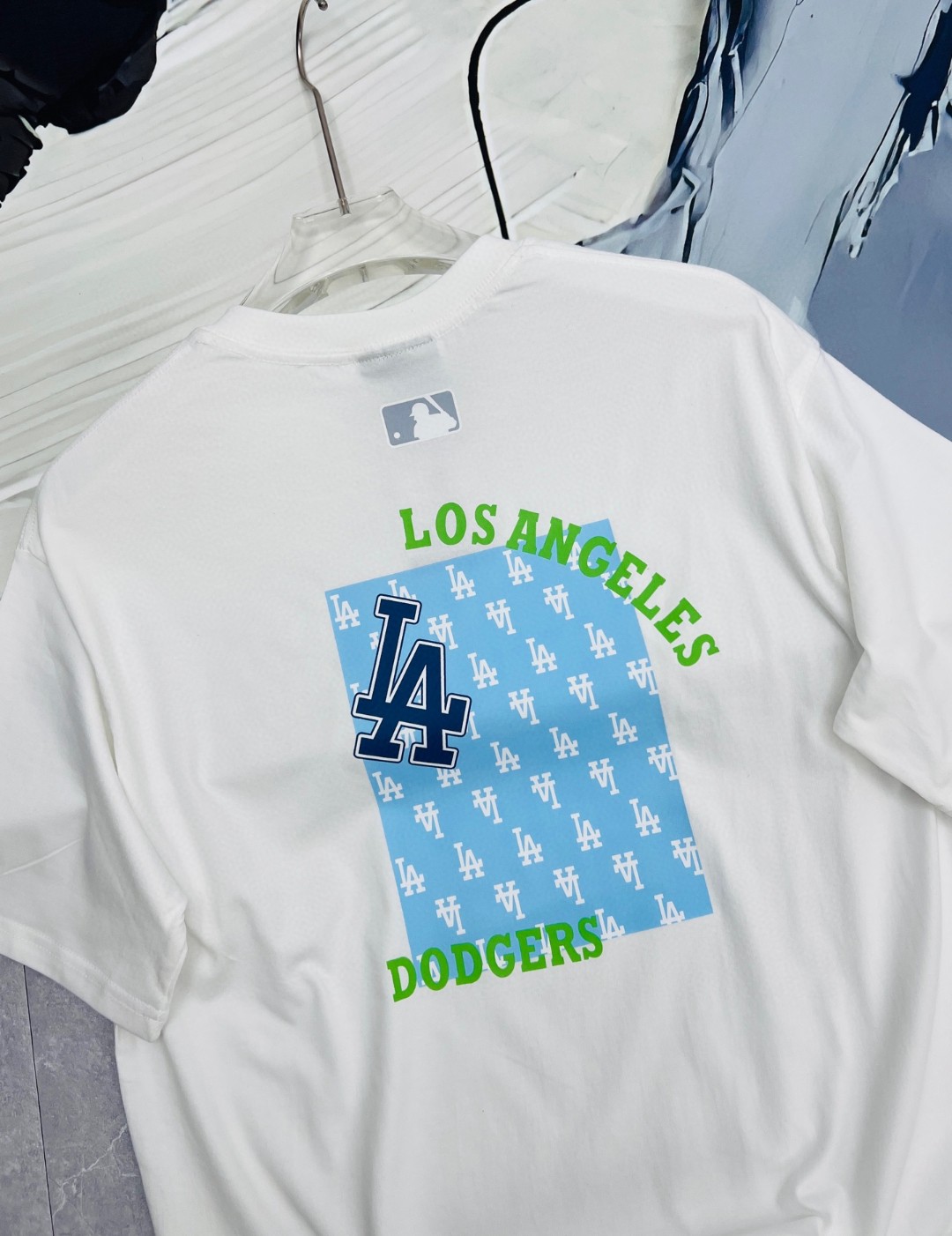💰85
MLB外贸出品短袖T恤,绝对是你衣橱里的宝藏单品!
100%纯棉面料,柔软亲肤,透气性强 ,夏天穿着干爽舒适,不闷热。简约的设计风格,经典的队标印花,充满棒球文化特色。
不管是搭配牛仔裤、运动短裤,还是休闲长裤,都很合适,
日常休闲、运动健身、看比赛都能穿。
现在入手,感受MLB的潮流魅力!
颜色:黑色 白色
尺码: M-2XL
M 胸围100 衣长68 肩宽49【100-125斤】
L 胸围104 衣长85 肩宽51 【125-145斤】
XL 胸围112 衣长72 肩宽54 【145-160斤】
2XL 胸围116 衣长74 肩宽57【160-185斤】