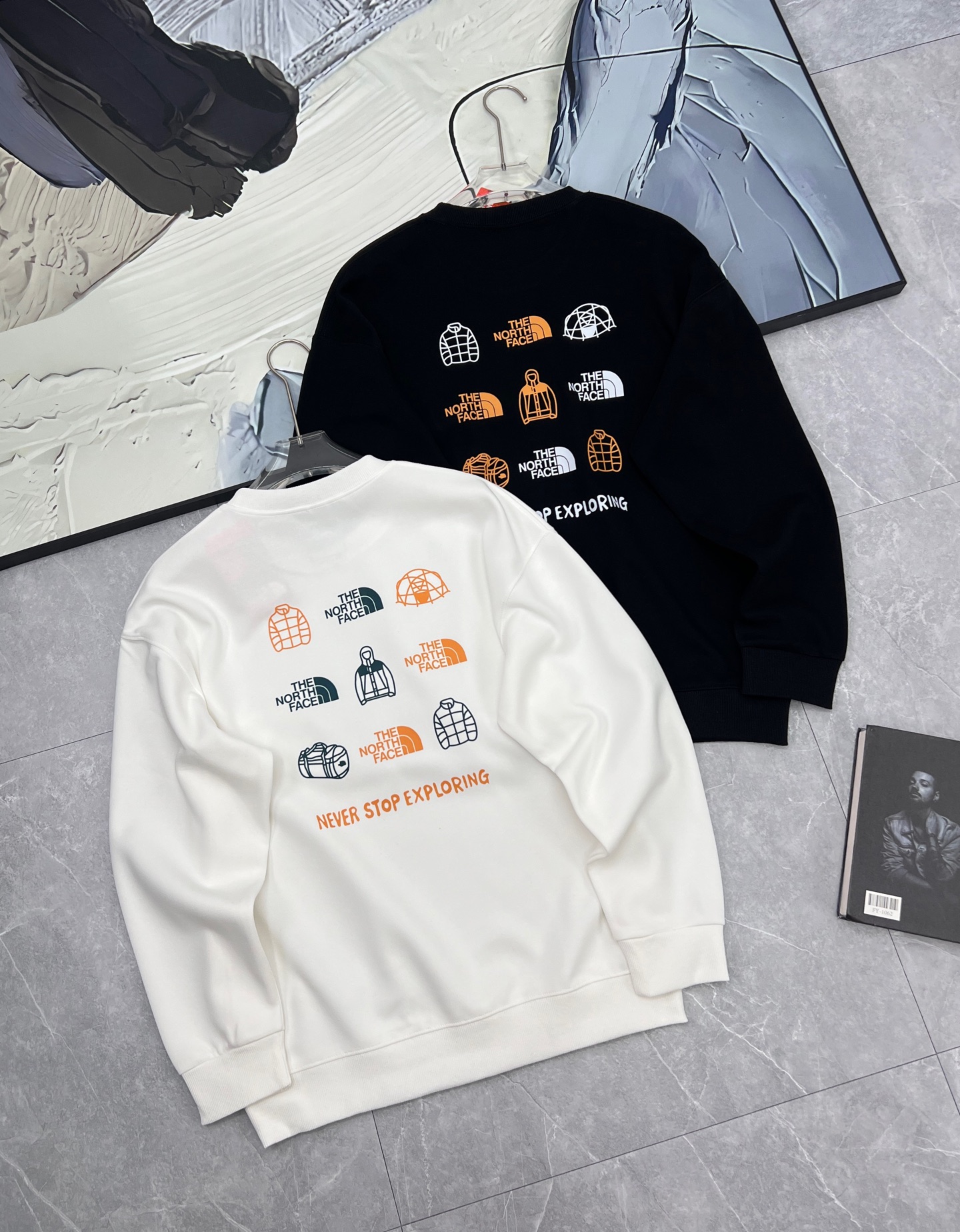 💰90、 重磅来袭!新款tnf北脸限定款!放眼整个朋友圈,
那都是炸裂的存在,绝对的棒!版型太酷了!巨完美呀‼️‼️
品名: tnf / 北面 小帐篷卫衣..
面料不缩水,不起皱、不起球、穿在身上十分舒服。穿几年也不会变形,挺括有型,上身即显高级质感,亲肤舒适透气性强,非市面轻薄软榻面料,胸前小logo,后背大logo,超吸睛的说!并且不会太夸张,太带范儿了,不用刻意搭,自带亮点啊,面料真的太舒服!都给家里人留了几件穿 必须天花板品质!!
颜色: 黑色 / 白色
尺码: L / XL / 2XL / 3XL
L码: 胸围58 衣长72 肩宽50 袖长58【105-130斤】
XL码: 胸围59 衣长74 肩宽52 袖长59【130-150斤】
2XL码:胸围60 衣长76 肩宽54 袖长60【150-165斤】
3XL码:胸围61 衣长78 肩宽56 袖长61【165-185斤】