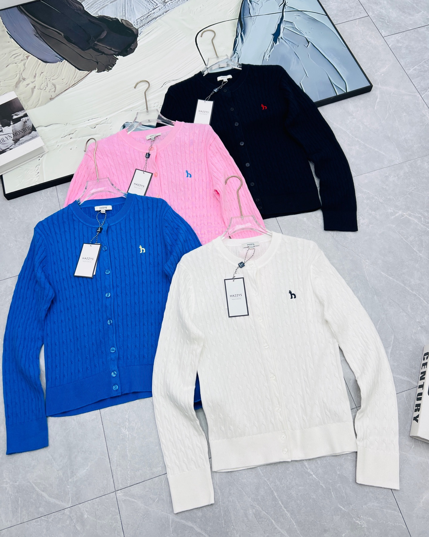 Alternative view of Windbreaker 02933