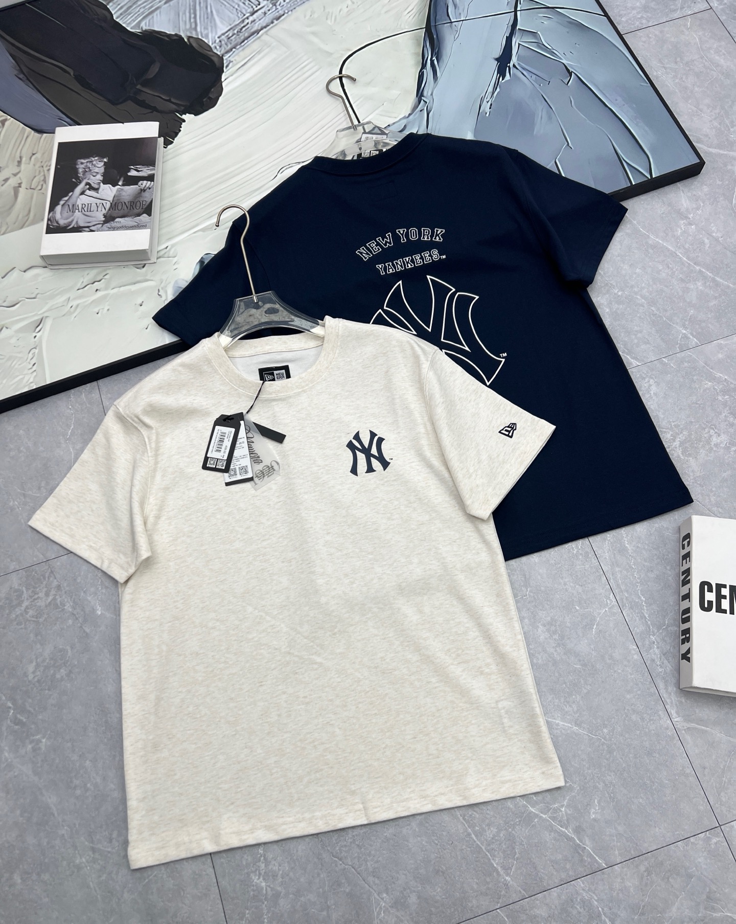 Alternative view of T-Shirt 02942