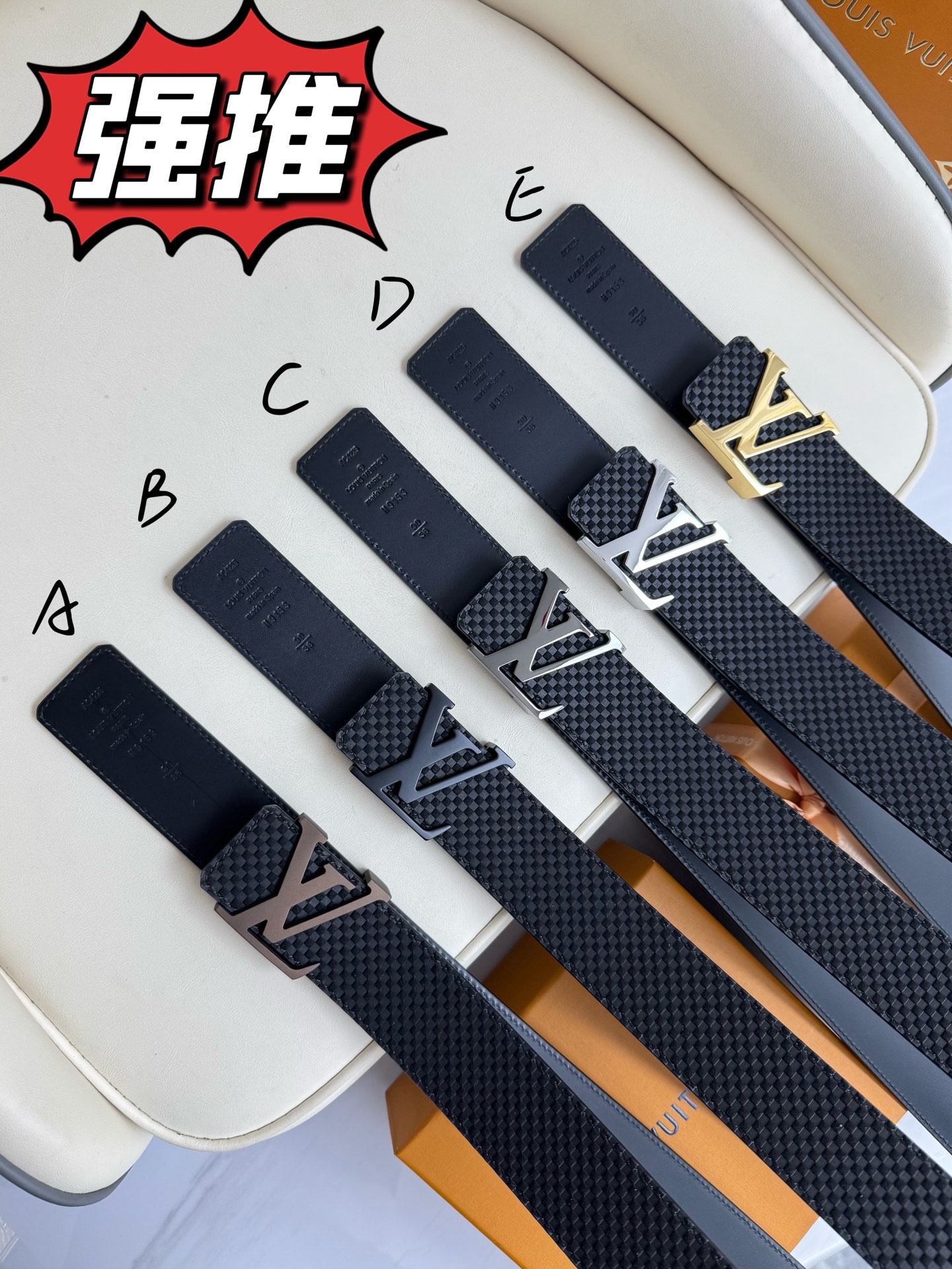  LV 奢华款现代 饰以雅致大方的标志性 柔软结实的皮带，可搭配从礼服到休闲装各种服饰。宽度4.0cm