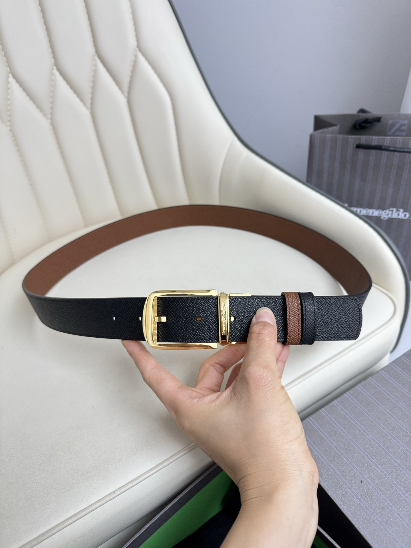 Fashionable Head-Skin Copper Buttons and Tailor-Made Cabinets for Fashion and Leisure. - 图片 6