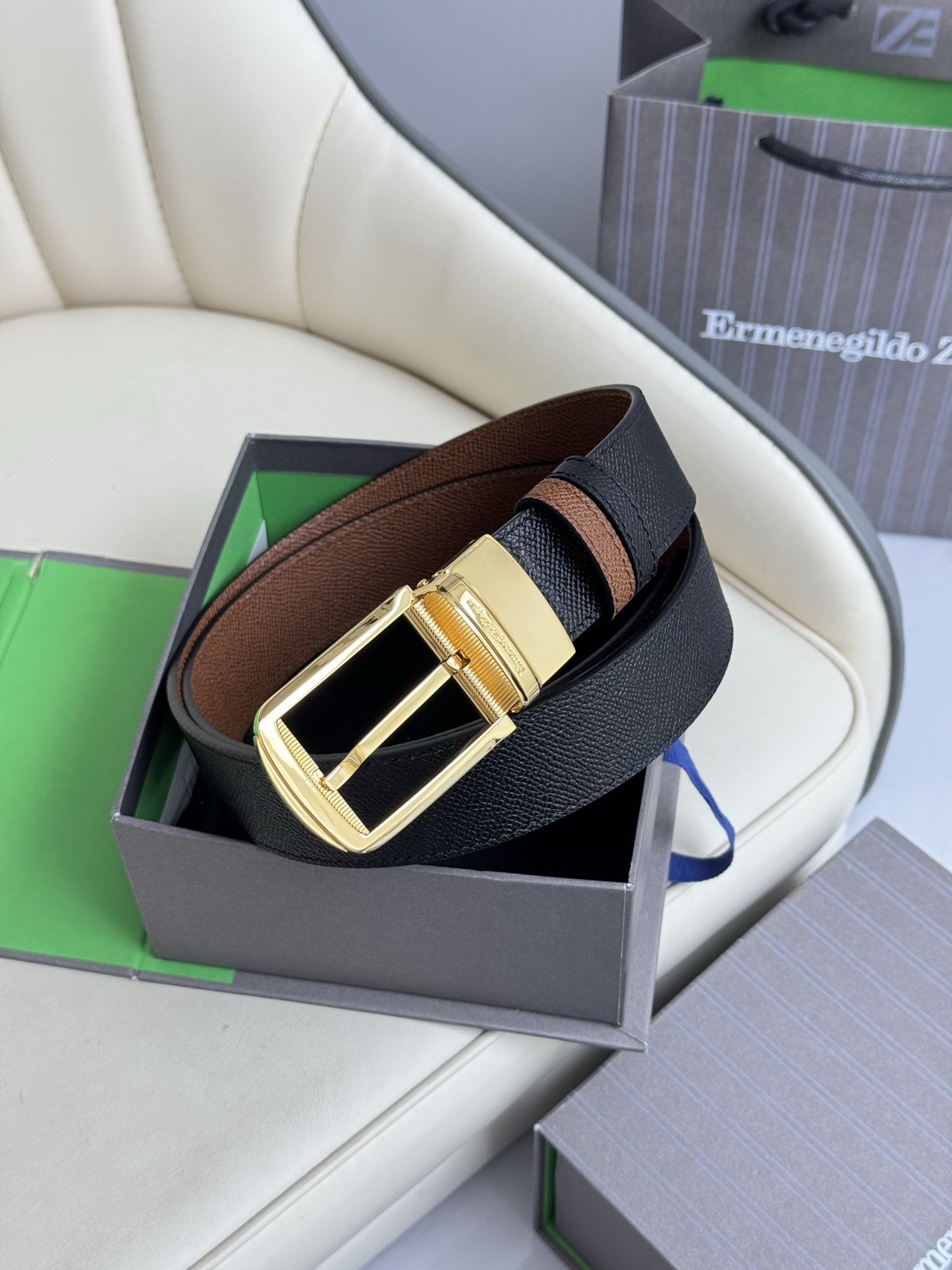 Fashionable Head-Skin Copper Buttons and Tailor-Made Cabinets for Fashion and Leisure. - 图片 1