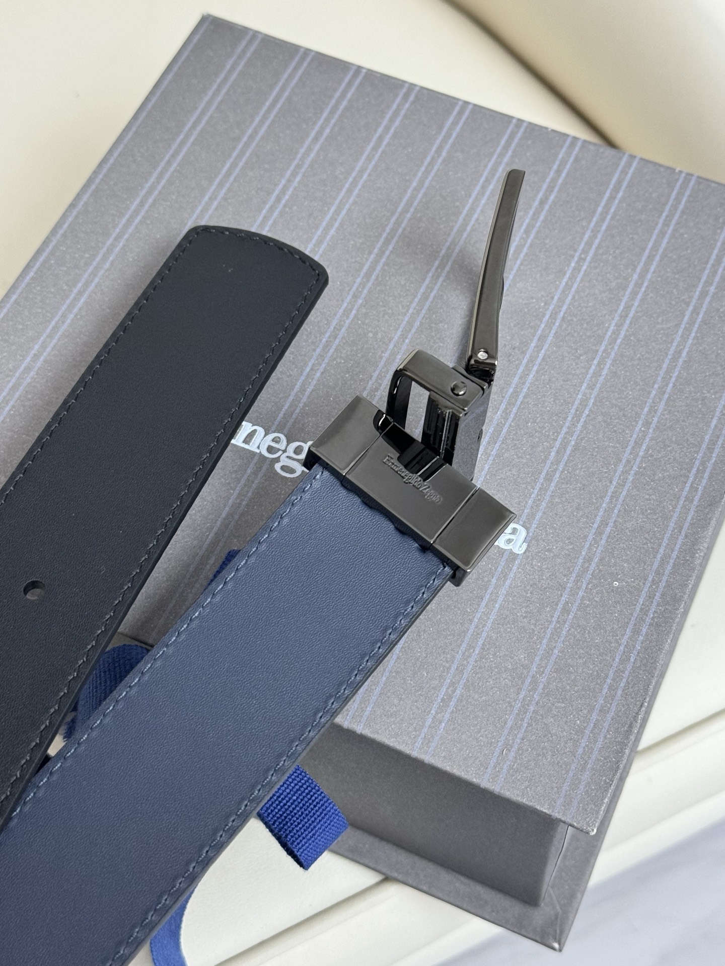 Trendy Fashion: Copper Buttons, Tailor-Made Cabinets, and Stylish Packaging in Demand - 图片 6