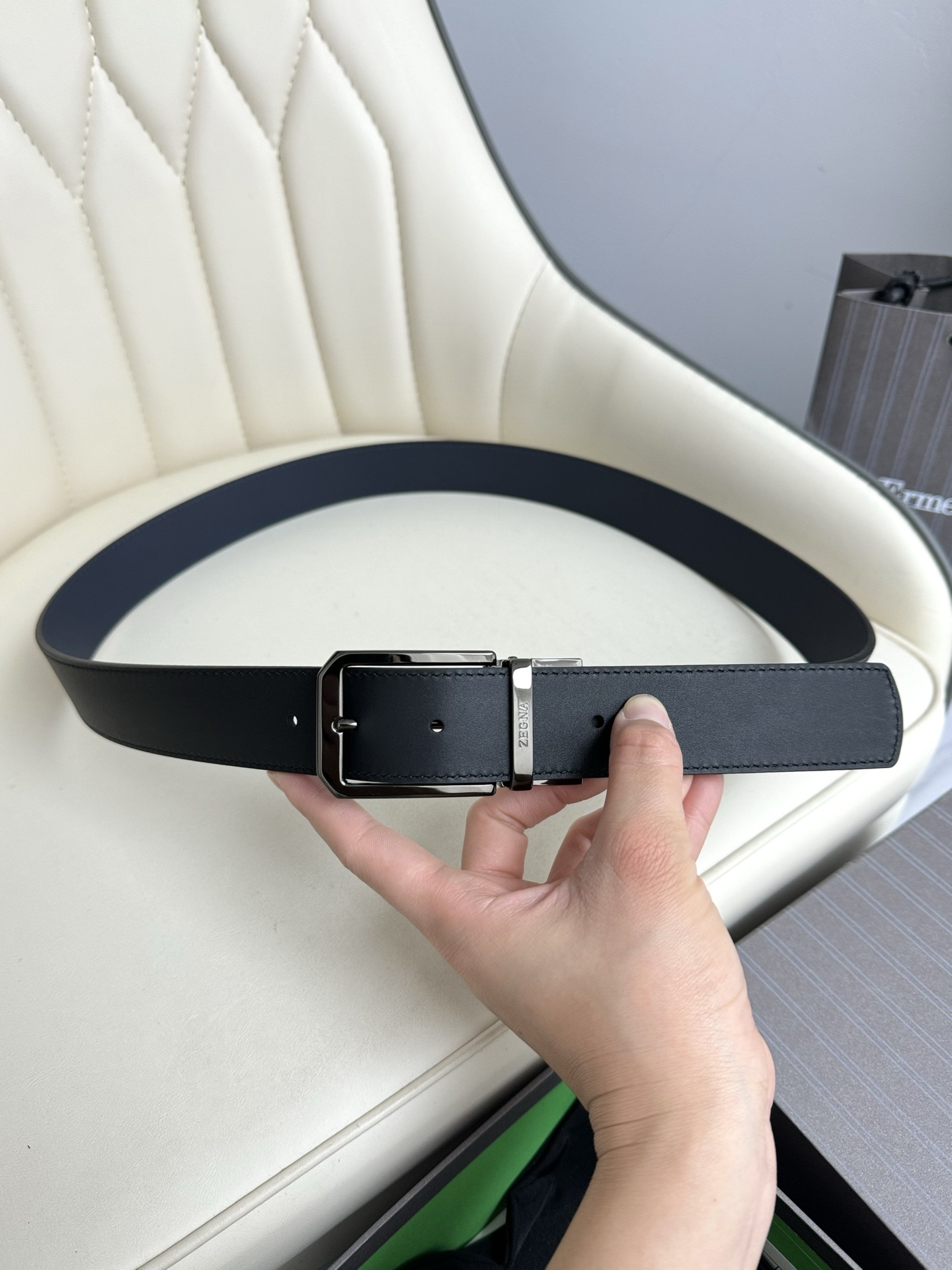 Trendy Fashion: Copper Buttons, Tailor-Made Cabinets, and Stylish Packaging in Demand - 图片 7
