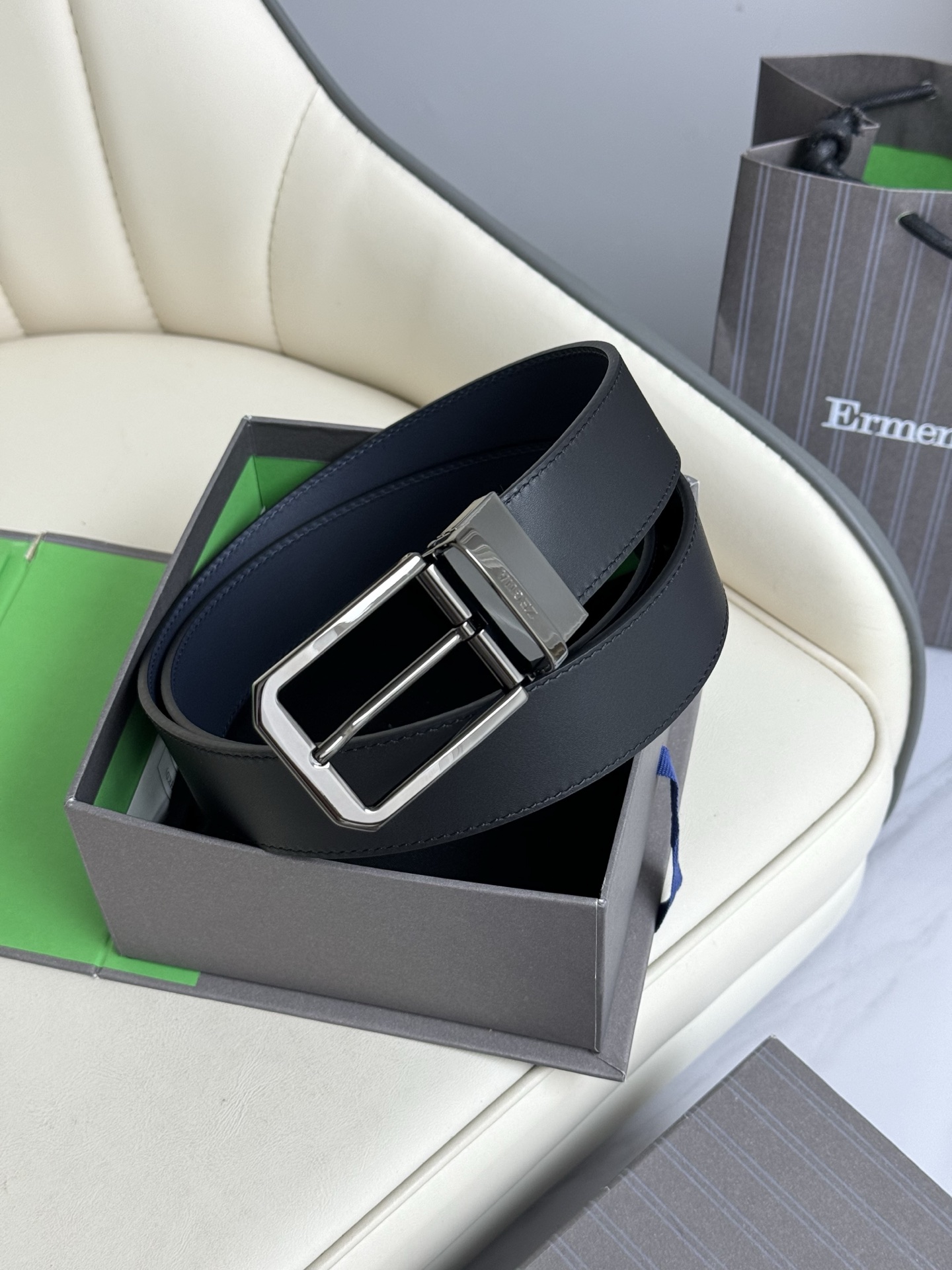 Trendy Fashion: Copper Buttons, Tailor-Made Cabinets, and Stylish Packaging in Demand