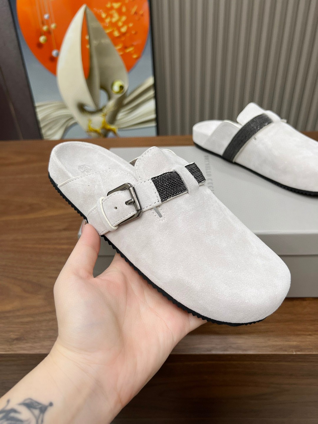 NO:254642,BrunelloCucinelli .B C height-enhancing shoes are available in new style. Imported fabrics of cow velvet. Cowhide inner lining, pure copper bead chain, beautiful and elegant on the feet, 100% original development. Original packaging, size 35 -42.35, 41, 42 customized non-return and exchange, semi-torque, brunello cucinelli, cowhide19860909BrunelloCucinelli .B C增高鞋上新款了. 面料进口牛绒.内里牛皮,纯铜珠链,上脚美观大方,百分百原版开发.原版包装,码数35 －42.35 ,41 ,42定做不退换,半拖,brunello cucinelli,cowhide,Women's Shoes