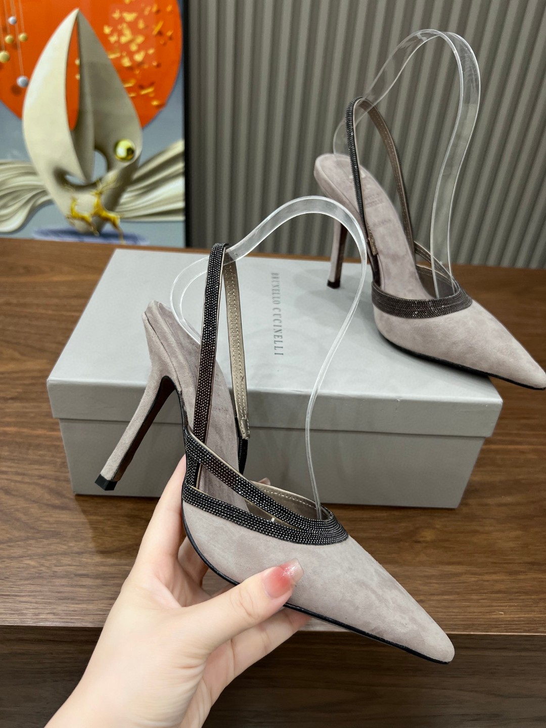 NO:254629,BrunelloCucinelli. Fashionable high-heeled sandals are available in a new style. Imported cashmere, inner sheepskin, pure copper bead chain, beautiful and elegant on the feet, 100% original development. Original packaging, size 35 -42.35, 41, 42 custom-made non-return, high heel 9.5Cm medium heel 6Cm low heel 3.5Cm flat heel 1.5Cm sandals, brunello cucinelli, sandals, sheepskin19860909BrunelloCucinelli .时尚高跟凉鞋上新款了. 面料进口羊绒.内里羊皮,纯铜珠链,上脚美观大方,百分百原版开发.原版包装, 码数35 －42.35 ,41 ,42定做不退换, 高跟9.5Cm 中跟6Cm 低跟3.5Cm 平跟1.5Cm,凉鞋,brunello cucinelli,sandals,sheepskin,Women's Shoes