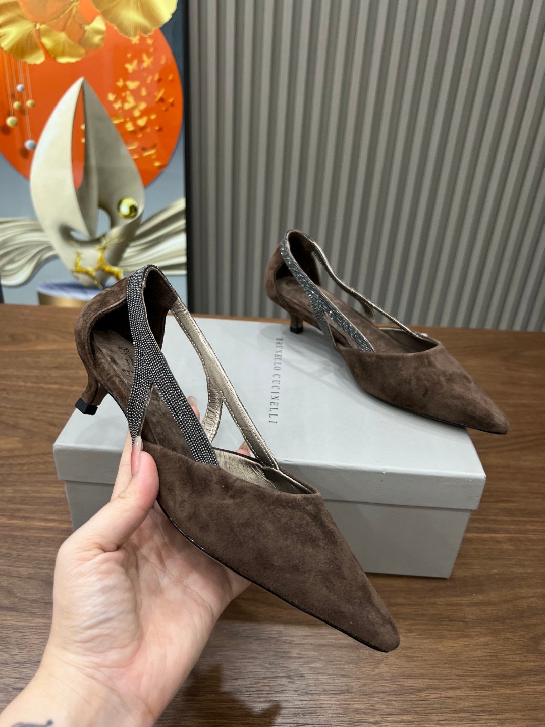 NO:254635,BrunelloCucinelli. Fashionable high-heeled sandals are available in a new style. Imported cashmere fabric, cowhide, pure copper bead chain, beautiful and elegant on the feet, 100% original development. Original packaging, size 35 -42.35, 41, 42 custom-made non-return, high heel 9.5Cm medium heel 6Cm low heel 3.5Cm flat heel 1.5Cm sandals, brunello cucinelli, sandals, cowhide19860909BrunelloCucinelli .时尚高跟凉鞋上新款了. 面料进口羊绒.内里牛皮,纯铜珠链,上脚美观大方,百分百原版开发.原版包装, 码数35 －42.35 ,41 ,42定做不退换, 高跟9.5Cm 中跟6Cm 低跟3.5Cm 平跟1.5Cm,凉鞋,brunello cucinelli,sandals,cowhide,Women's Shoes