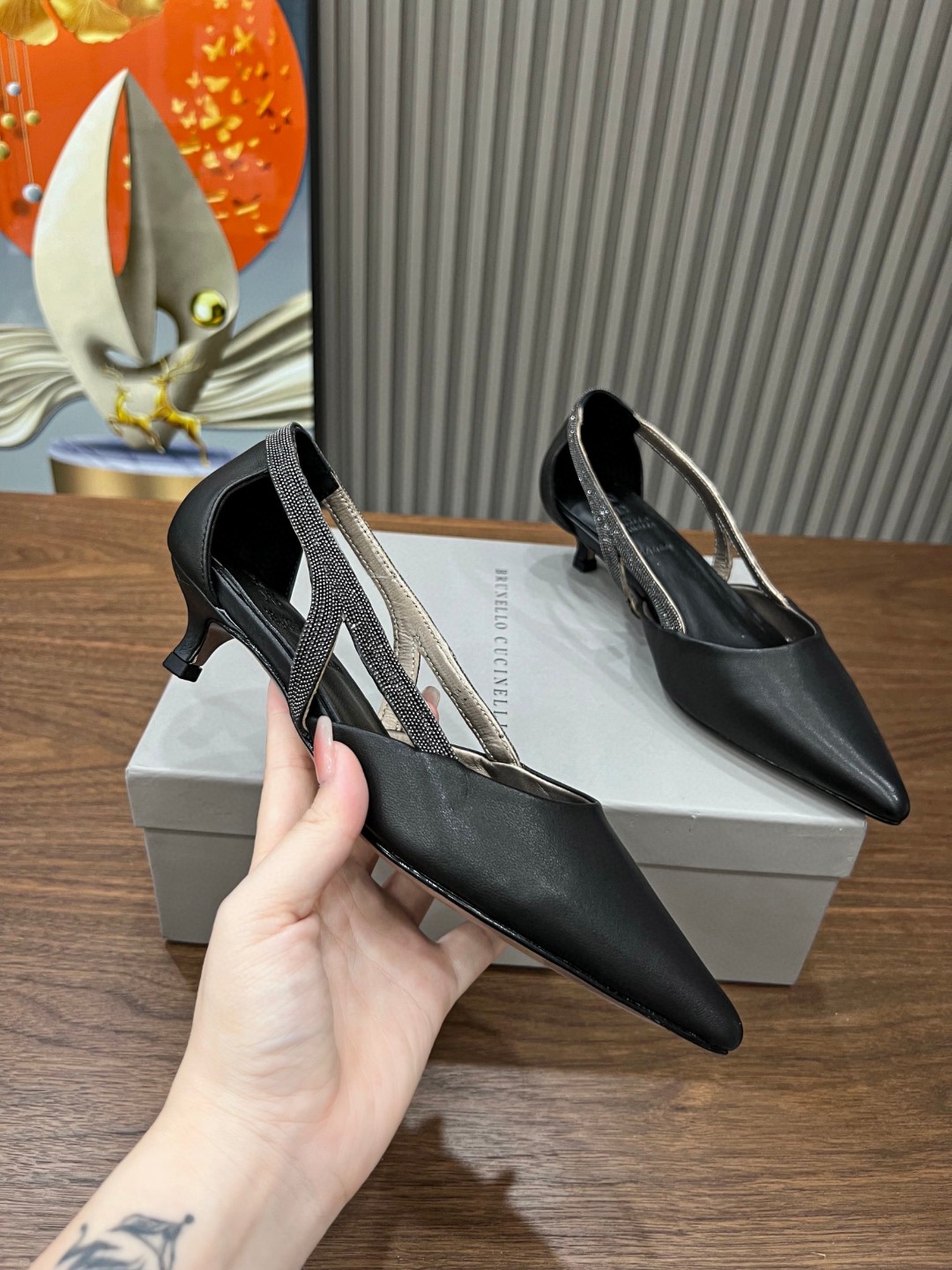 NO:254637,BrunelloCucinelli. Fashionable high-heeled sandals are available in a new style. Imported cashmere, inner sheepskin, pure copper bead chain, beautiful and elegant on the feet, 100% original development. Original packaging, size 35 -42.35, 41, 42 custom-made non-return, high heel 9.5Cm medium heel 6Cm low heel 3.5Cm flat heel 1.5Cm sandals, brunello cucinelli, sandals, sheepskin19860909BrunelloCucinelli .时尚高跟凉鞋上新款了. 面料进口羊绒.内里羊皮,纯铜珠链,上脚美观大方,百分百原版开发.原版包装, 码数35 －42.35 ,41 ,42定做不退换, 高跟9.5Cm 中跟6Cm 低跟3.5Cm 平跟1.5Cm,凉鞋,brunello cucinelli,sandals,sheepskin,Women's Shoes