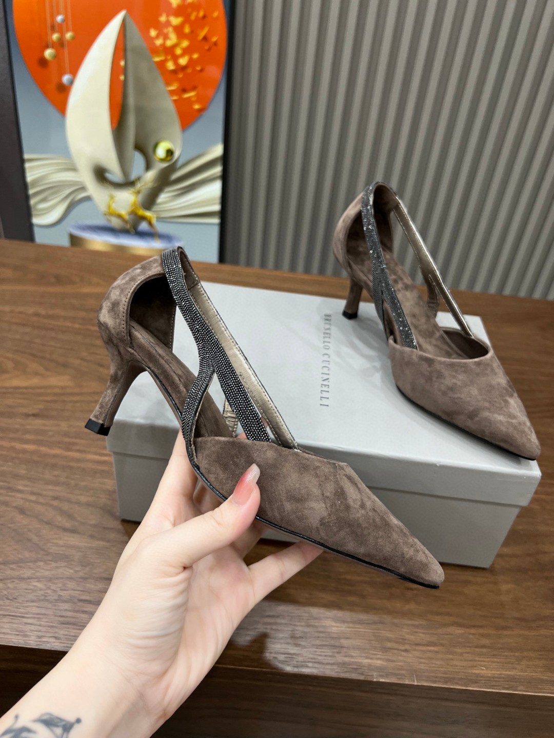 NO:254639,BrunelloCucinelli. Fashionable high heel sandals are available in a new style. The fabric is imported sheepskin. Cowhide inner leather, pure copper bead chain, beautiful and elegant on the feet, and 100% original development. Original packaging, size 35 -42.35, 41, 42 custom-made non-return and exchange, high heel 9.5Cm medium heel 6Cm low heel 3.5Cm flat heel 1.5Cm sandals, brunello cucinelli, sandals, cowhide, sheepskin19860909BrunelloCucinelli .时尚高跟凉鞋上新款了. 面料进口羊皮.内里牛皮,纯铜珠链,上脚美观大方,百分百原版开发.原版包装, 码数35 －42.35 ,41 ,42定做不退换, 高跟9.5Cm 中跟6Cm 低跟3.5Cm 平跟1.5Cm,凉鞋,brunello cucinelli,sandals,cowhide,sheepskin,Women's Shoes