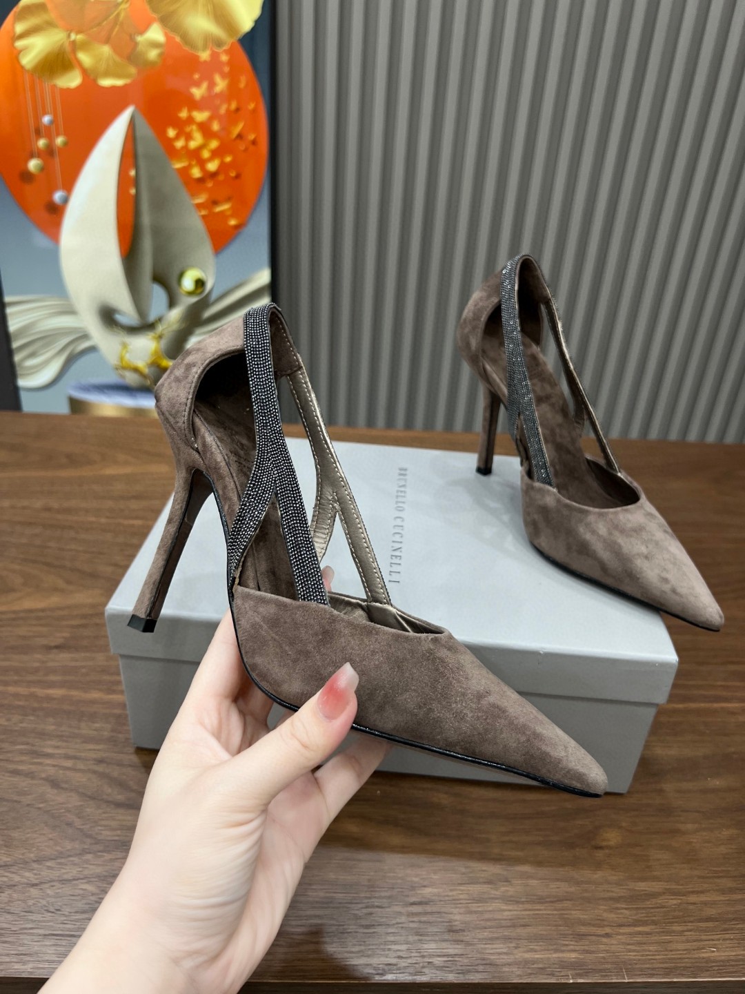NO:254645,BrunelloCucinelli. Fashionable high-heeled sandals are available in a new style. Imported cashmere, inner sheepskin, pure copper bead chain, beautiful and elegant on the feet, 100% original development. Original packaging, size 35 -42.35, 41, 42 custom-made non-return, high heel 9.5Cm medium heel 6Cm low heel 3.5Cm flat heel 1.5Cm sandals, brunello cucinelli, sandals, sheepskin19860909BrunelloCucinelli .时尚高跟凉鞋上新款了. 面料进口羊绒.内里羊皮,纯铜珠链,上脚美观大方,百分百原版开发.原版包装, 码数35 －42.35 ,41 ,42定做不退换, 高跟9.5Cm 中跟6Cm 低跟3.5Cm 平跟1.5Cm,凉鞋,brunello cucinelli,sandals,sheepskin,Women's Shoes