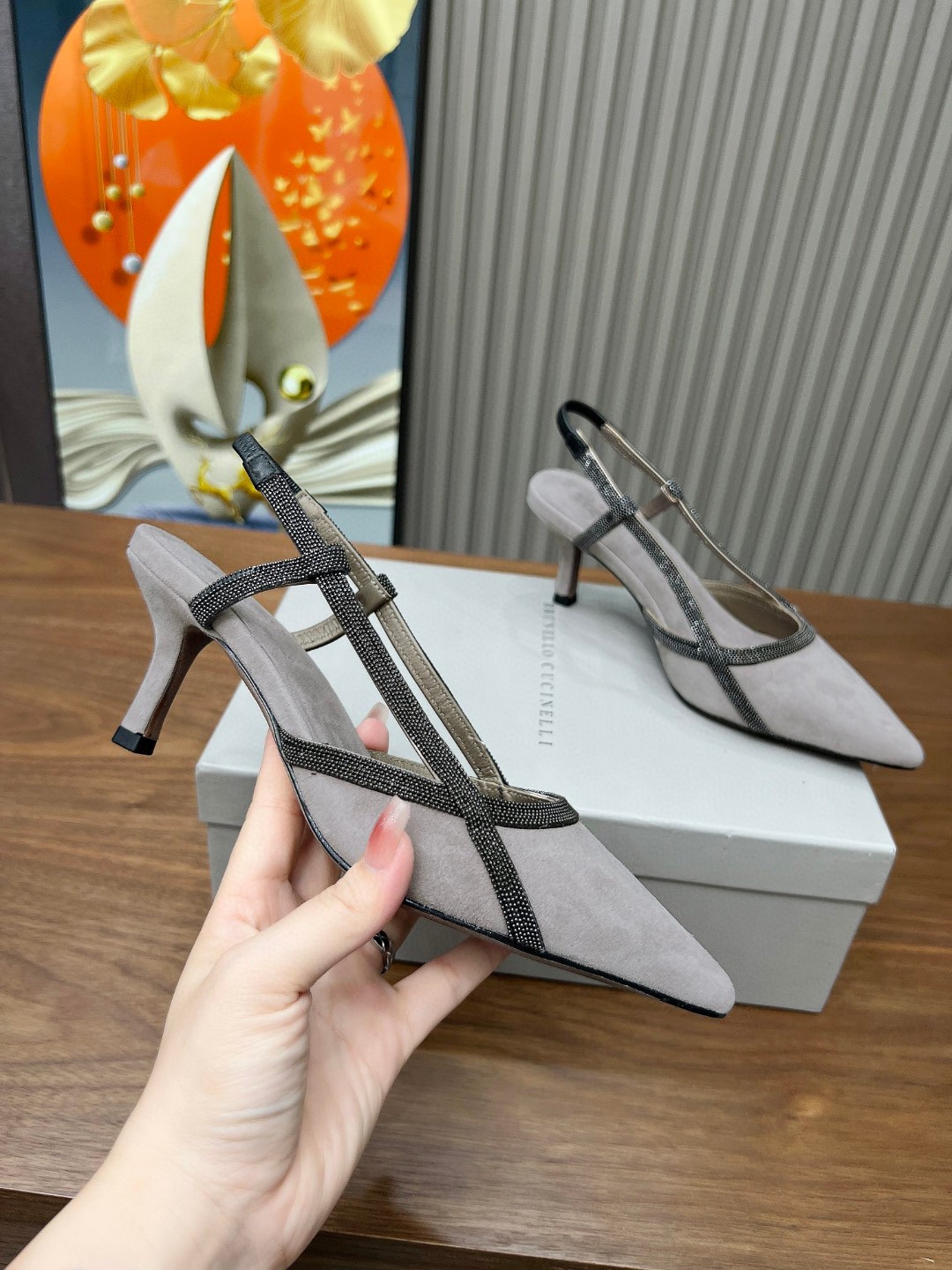 NO:254651,BrunelloCucinelli. Fashionable high-heeled sandals are available in a new style. Imported cashmere, inner sheepskin, pure copper bead chain, beautiful and elegant on the feet, 100% original development. Original packaging, size 35 -42.35, 41, 42 custom-made non-return, high heel 9.5Cm medium heel 6Cm low heel 3.5Cm flat heel 1.5Cm sandals, brunello cucinelli, sandals, sheepskin19860909BrunelloCucinelli .时尚高跟凉鞋上新款了. 面料进口羊绒.内里羊皮,纯铜珠链,上脚美观大方,百分百原版开发.原版包装, 码数35 －42.35 ,41 ,42定做不退换, 高跟9.5Cm 中跟6Cm 低跟3.5Cm 平跟1.5Cm,凉鞋,brunello cucinelli,sandals,sheepskin,Women's Shoes