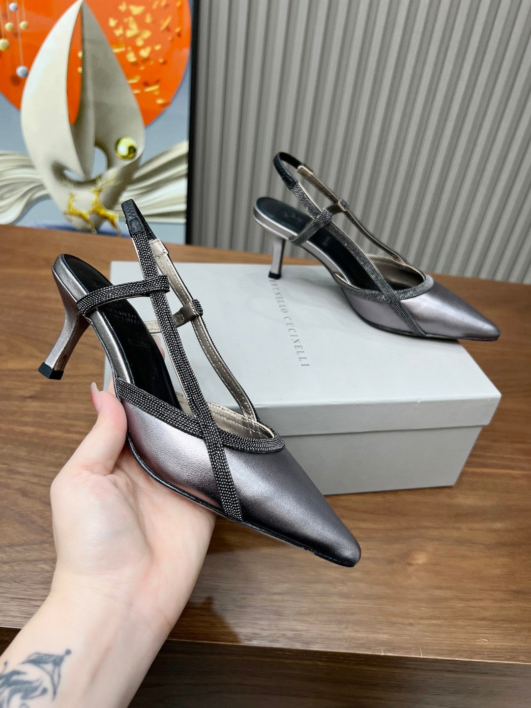 NO:254636,Brunello Cucinelli .B C fashion high heels are available in a new style. Imported fabric velvet. Inner cowhide, original buckle, pure copper bead chain, beautiful and elegant on the feet, 100% original development. Original packaging, size number, 36-.41..41 size custom made high heels 9.5 cm, medium heels 6 cm, low heels 3.5 cm, flat heels 1.5 cm, sandals, brunello cucinelli, sandals, high heels, cowhide19860909BrunelloCucinelli .B C时尚高跟鞋上新款了. 面料进口牛绒.内里牛皮,原版扣,纯铜珠链,上脚美观大方,百分百原版开发.原版包装, 码数,36-.41..41码定做 高跟9.5公分 中跟6公分 低跟3.5公分 平跟1.5公分,凉鞋,brunello cucinelli,sandals,high heels,cowhide,Women's Shoes