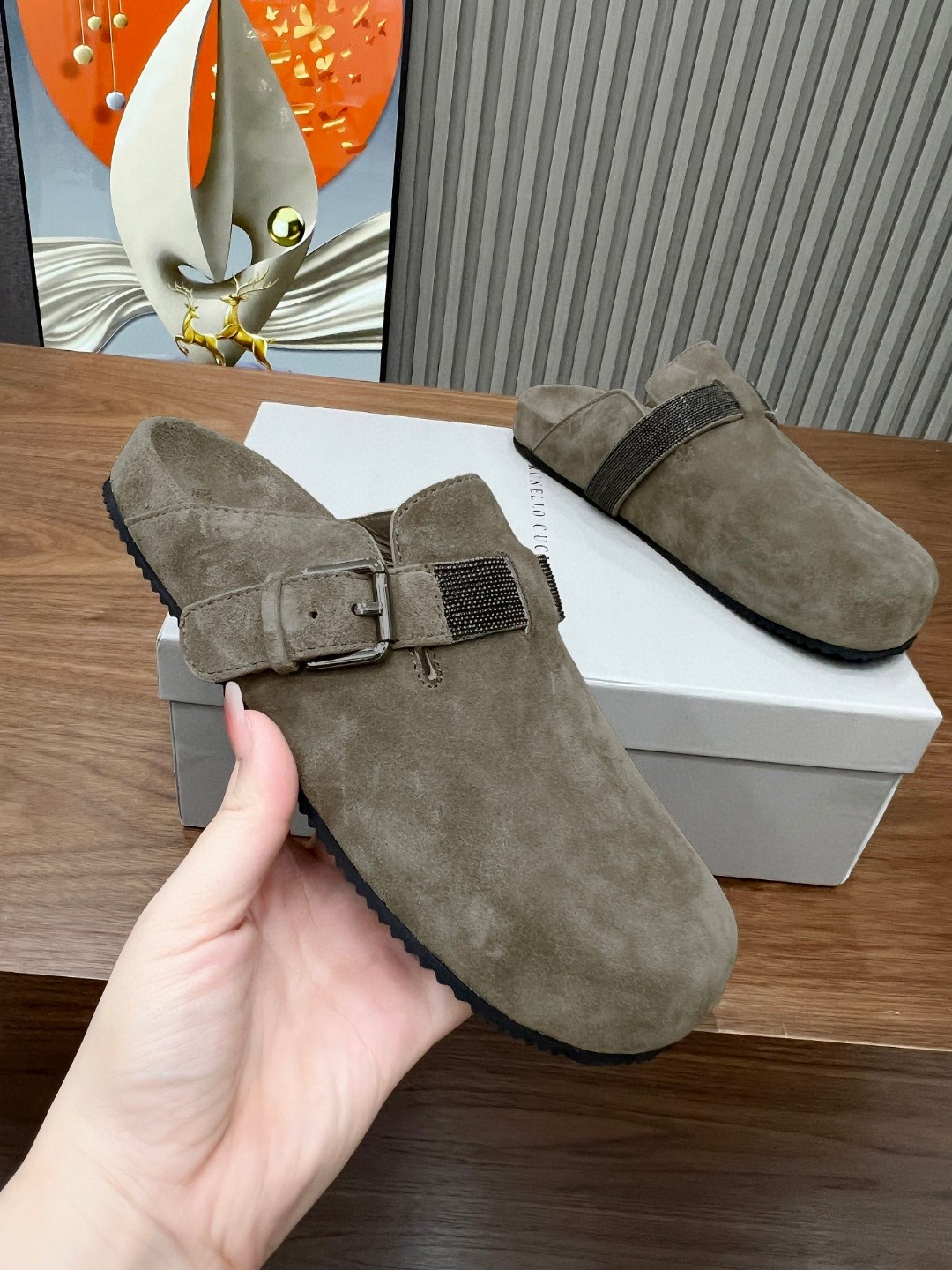 NO:254644,BrunelloCucinelli .B C semi-torched height-enhancing shoes are available in a new style. Imported fabric of cow velvet. Cowhide inner lining, pure copper bead chain, beautiful and elegant on the feet, 100% original development. Original packaging, size 35 -42.35, 41, 42 customized non-return and exchange, semi-torched, brunello cucinelli, cowhide19860909BrunelloCucinelli .B C半拖增高鞋上新款了. 面料进口牛绒.内里牛皮,纯铜珠链,上脚美观大方,百分百原版开发.原版包装,码数35 －42.35 ,41 ,42定做不退换,半拖,brunello cucinelli,cowhide,Women's Shoes