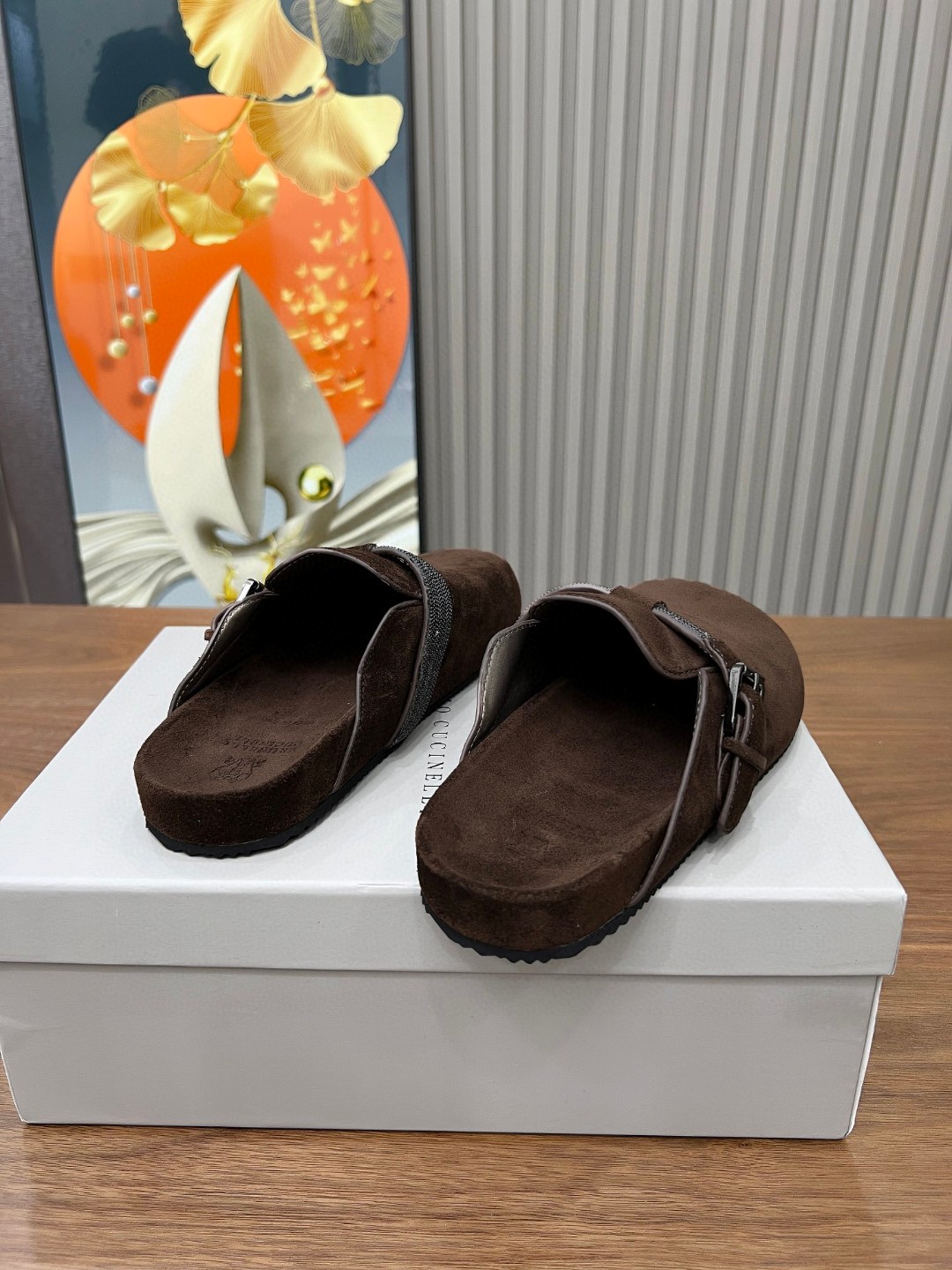 NO:254646,BrunelloCucinelli .B C height-enhancing shoes are available in new style. Imported fabrics of cow velvet. Cowhide inner lining, pure copper bead chain, beautiful and elegant on the feet, 100% original development. Original packaging, size 35 -42.35, 41, 42 customized non-return and exchange, semi-torque, brunello cucinelli, cowhide19860909BrunelloCucinelli .B C增高鞋上新款了. 面料进口牛绒.内里牛皮,纯铜珠链,上脚美观大方,百分百原版开发.原版包装,码数35 －42.35 ,41 ,42定做不退换,半拖,brunello cucinelli,cowhide,Women's Shoes