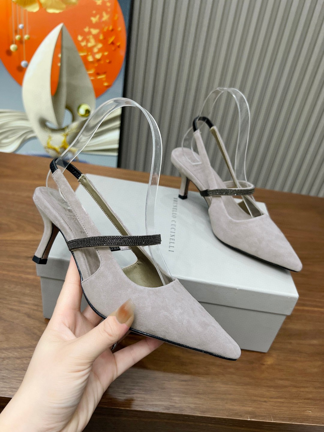 NO:254628,BrunelloCucinelli. Fashionable high heel sandals are available in a new style. The fabric is imported sheepskin. Cowhide inner leather, pure copper bead chain, beautiful and elegant on the feet, and 100% original development. Original packaging, size 35 -42.35, 41, 42 custom-made non-return and exchange, high heel 9.5Cm medium heel 6Cm low heel 3.5Cm flat heel 1.5Cm sandals, brunello cucinelli, sandals, cowhide, sheepskin19860909BrunelloCucinelli .时尚高跟凉鞋上新款了. 面料进口羊皮.内里牛皮,纯铜珠链,上脚美观大方,百分百原版开发.原版包装, 码数35 －42.35 ,41 ,42定做不退换, 高跟9.5Cm 中跟6Cm 低跟3.5Cm 平跟1.5Cm,凉鞋,brunello cucinelli,sandals,cowhide,sheepskin,Women's Shoes