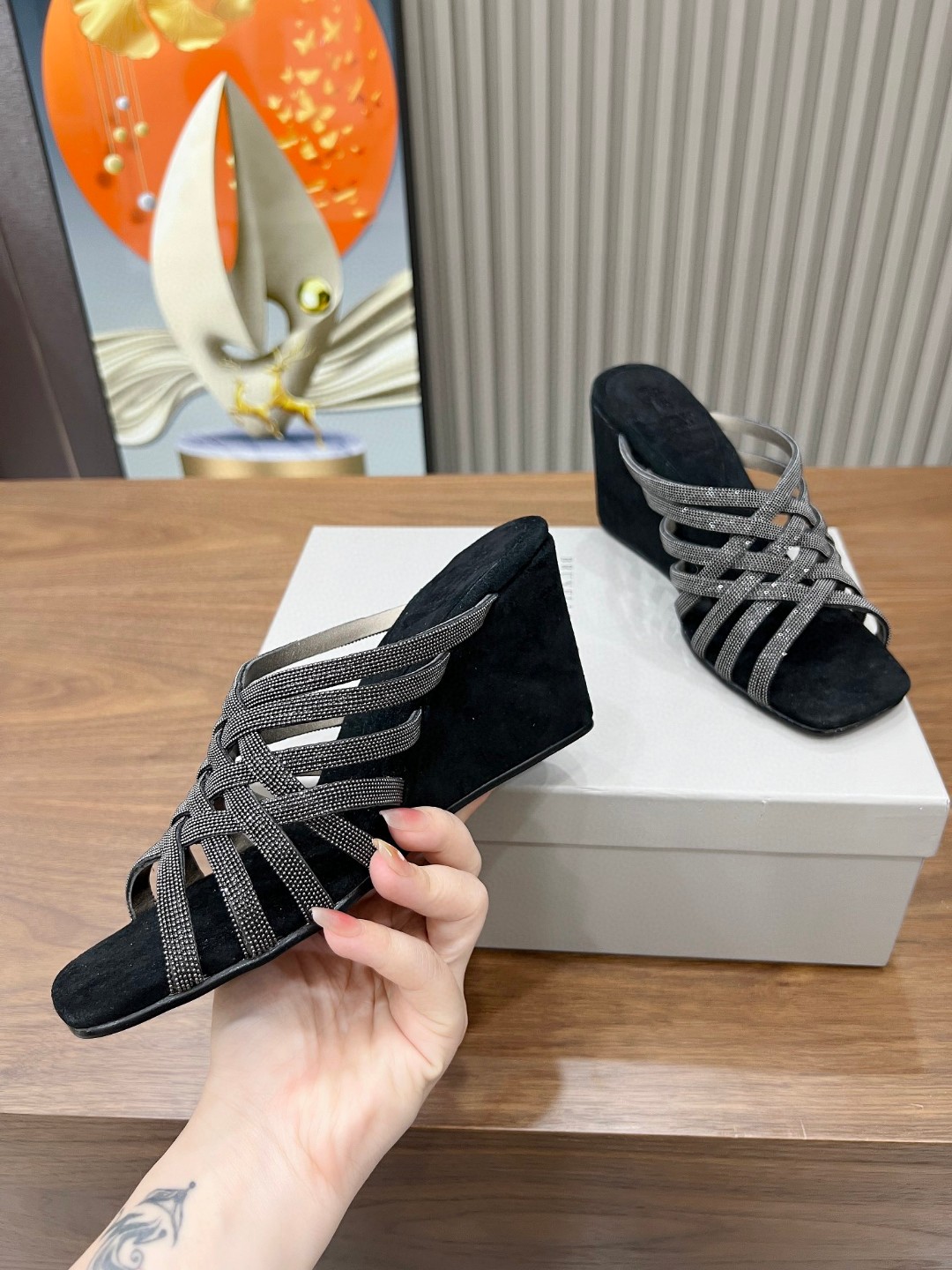 Luxury Italian Sandals: Runello Cucinelli BC Collection, Imported Wool and Pure Copper Details - 图片 2