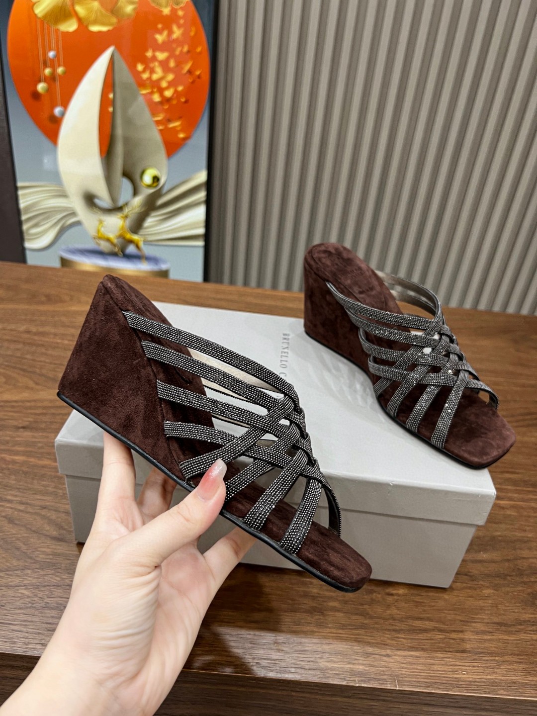 NO:254605,BrunelloCucinelli .B C sandals are available in a new style. Imported cashmere fabric. Imported cashmere inside, pure copper bead chain, original leather sole, beautiful and elegant on the feet, 100% original development. Original packaging, size 35 -42.35, 41, 42 custom-made non-return and exchange, slippers, brunello cucinelli, sandals, slippers19860909BrunelloCucinelli .B C凉鞋上新款了. 进口羊绒面料.内里进口羊绒,纯铜珠链,原版真皮底,上脚美观大方,百分百原版开发.原版包装, 码数35 －42.35 ,41 ,42定做不退换,,拖鞋,brunello cucinelli,sandals,slippers,Women's Shoes