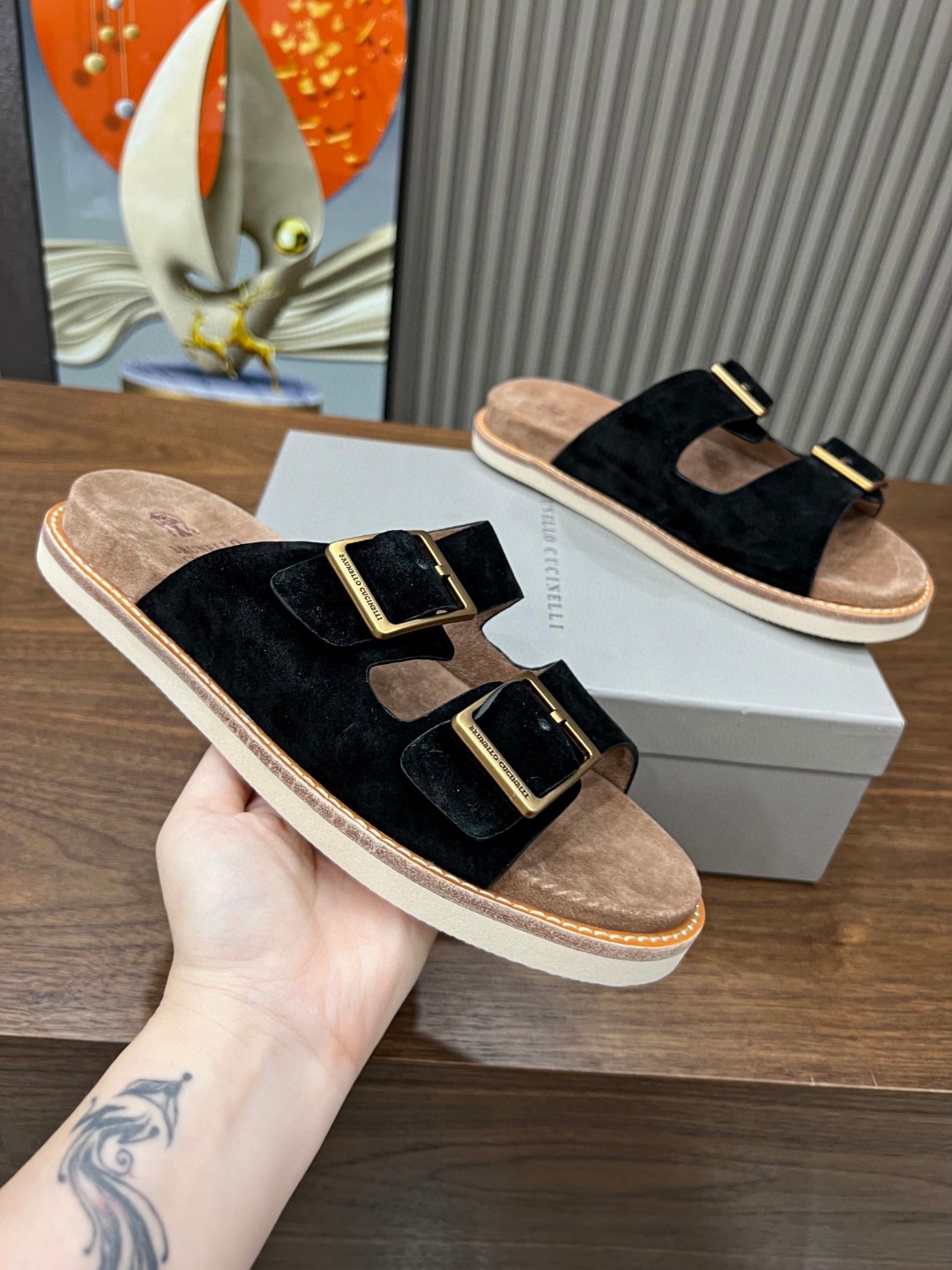 NO:387686,BrunelloCucinelli .B C couples men and women's height-enhancing shoes are available in new style. Imported velvet fabric. Imported velvet in the inner lining, original buckle, pure copper bead chain, beautiful and elegant on the feet, 100% original development. Original packaging, men's size number 39-46., 45, 46 custom-made without return and exchange Women's size number 36-42..41.42 custom-made, slippers, brunello cucinelli, slippers19860909BrunelloCucinelli .B C情侣款男女增高鞋上新款了. 面料进口牛绒.内里进口牛绒,原版扣,纯铜珠链,上脚美观大方,百分百原版开发.原版包装, 男装码数39－46.,45,46定做不退换 女装码数36-42..41.42码定做,拖鞋,brunello cucinelli,slippers,Women's Shoes