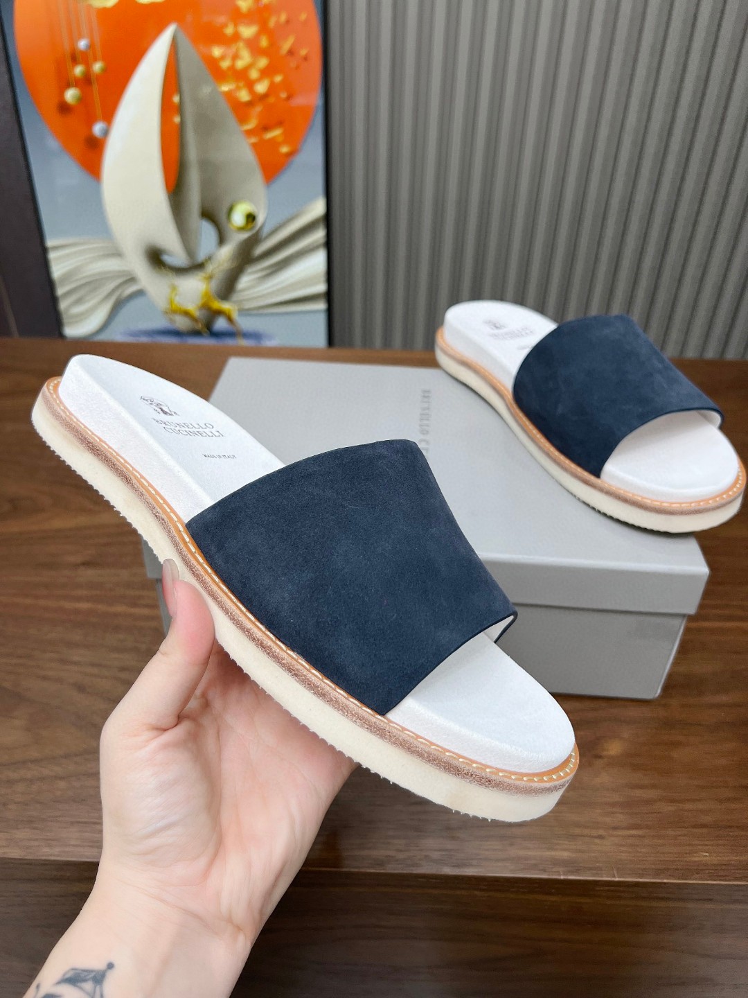 NO:387679,BrunelloCucinelli .B C couple model imported cashmere fabric. Imported lining velvet, beautiful and elegant on the feet, 100% original development. Original packaging, men's size 39-46.39, 45, 46 custom-made non-return and exchange Women's size 36-42.41, 42 custom-made non-return and exchange, slippers, brunello cucinelli, slippers19860909BrunelloCucinelli .B C情侣款 面料进口羊绒.里料进口牛绒,上脚美观大方,百分百原版开发.原版包装, 男装码数39— 46.39,45,46定做不退换 女装码数36-42.41,42定做不退换,拖鞋,brunello cucinelli,slippers,Women's Shoes