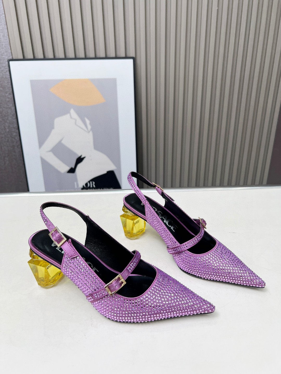 NO:387670,Versace counter hits fashion queen style top quality leather fabric sheepskin lining, genuine leather sole, heel height 6.5 cm size 35-40 size 41 custom made, high heels sandals, versace, sandals, high heels, sheepskin, Leather soles19860909范思哲专柜爆款 时尚女王范 顶级品质 柒皮面料羊皮内里,真皮大底,跟高6.5公分 35-40码 41码订做,高跟鞋凉鞋,versace,sandals,high heels,sheepskin,Leather soles,Women's Shoes