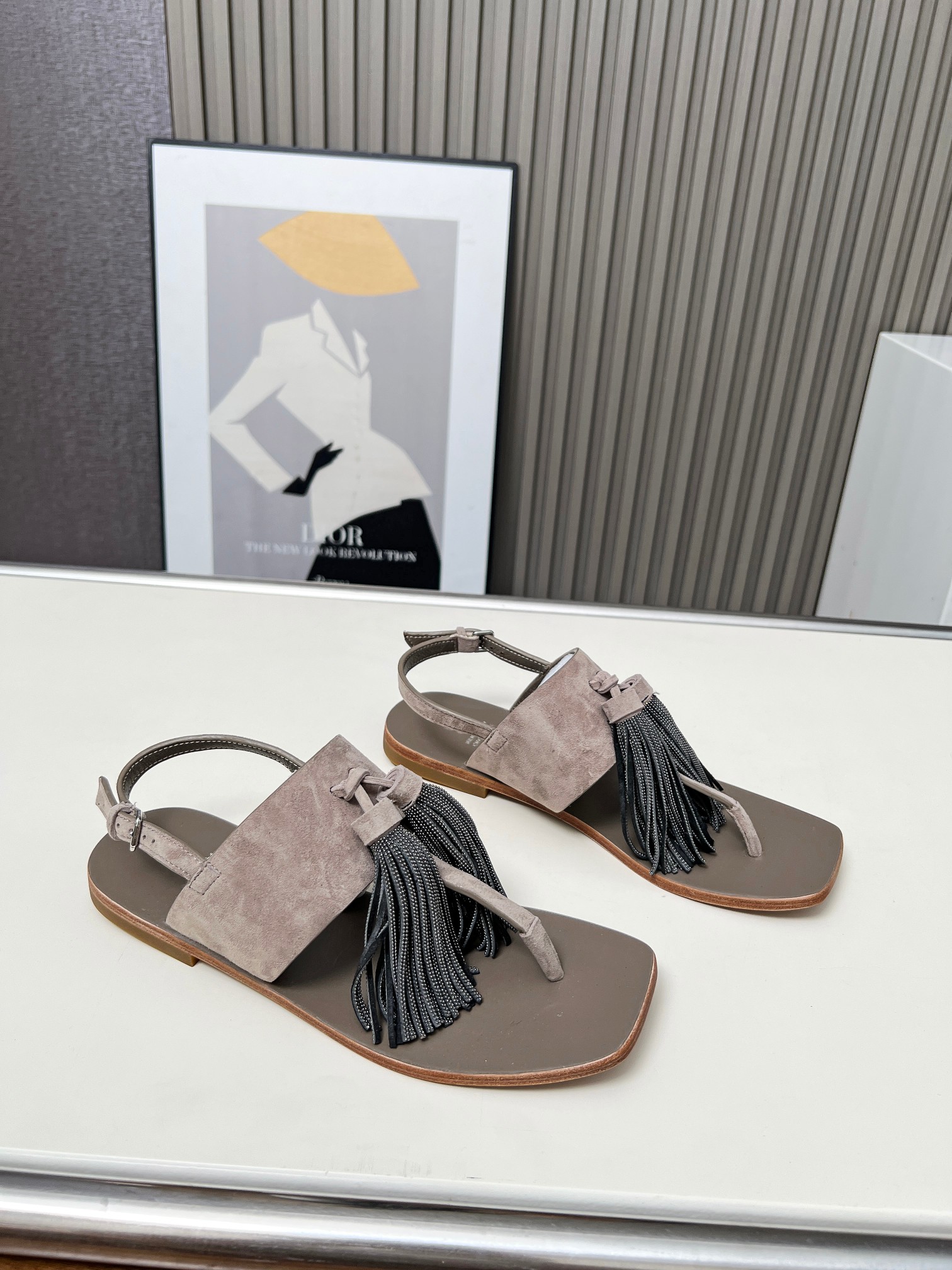 Fashion Highlights: P700 Collection by Runello Cucinelli – B C Sandals and Luxe Materials - 图片 3