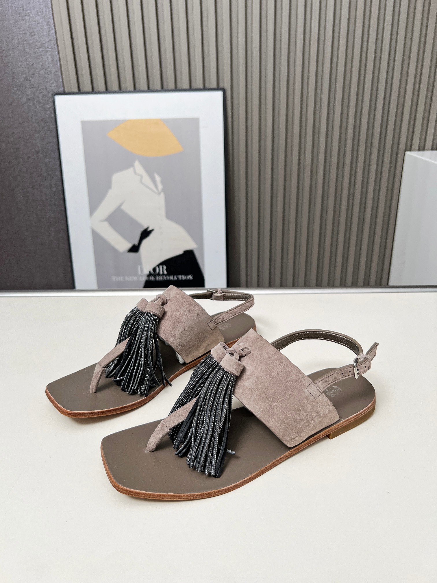 Fashion Highlights: P700 Collection by Runello Cucinelli – B C Sandals and Luxe Materials - 图片 2
