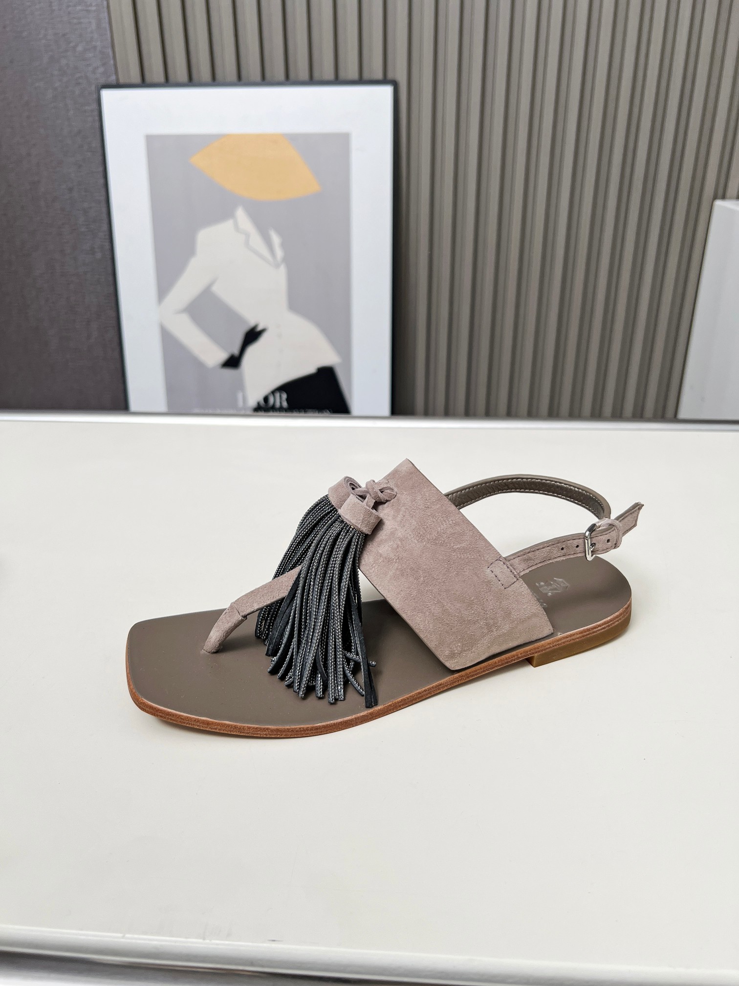 Fashion Highlights: P700 Collection by Runello Cucinelli – B C Sandals and Luxe Materials - 图片 4