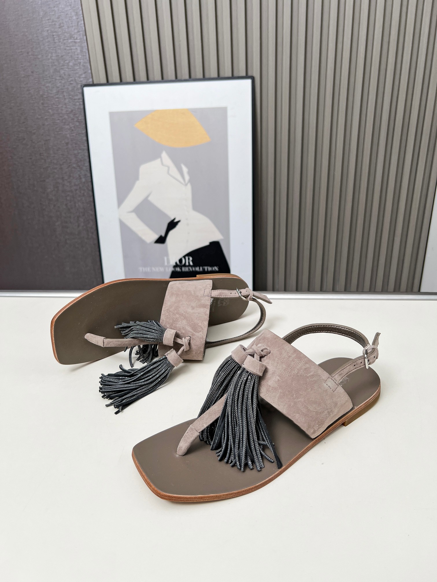 Fashion Highlights: P700 Collection by Runello Cucinelli – B C Sandals and Luxe Materials - 图片 7