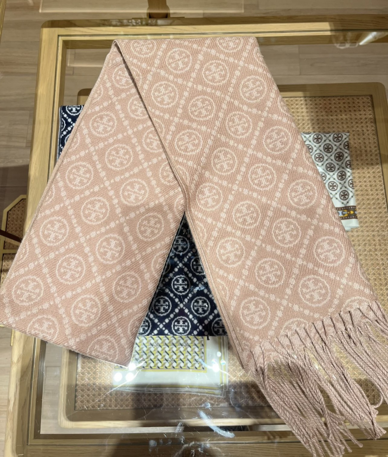 Reversible wool scarf featuring the classic TB monogram - Comprehensive 2