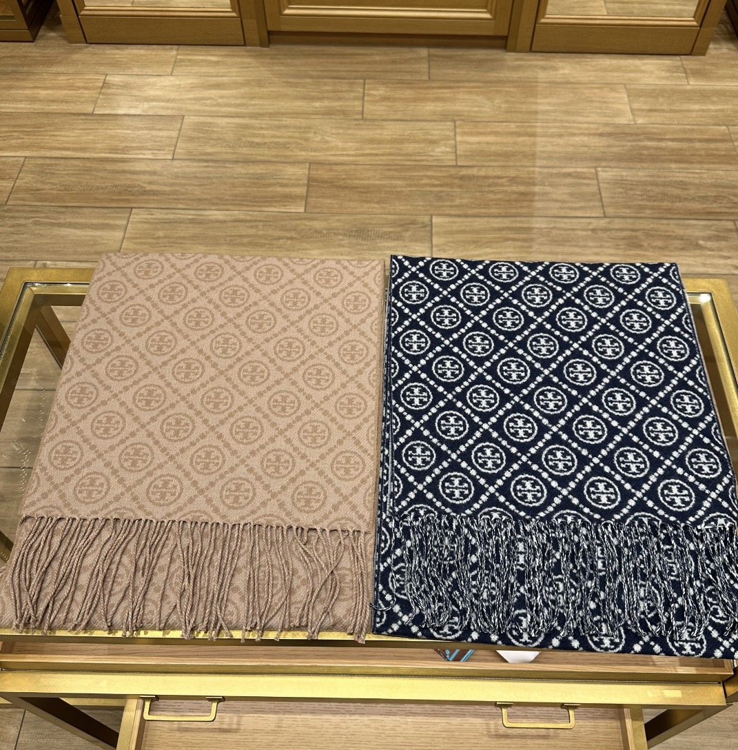 Reversible wool scarf featuring the classic TB monogram - Comprehensive 5
