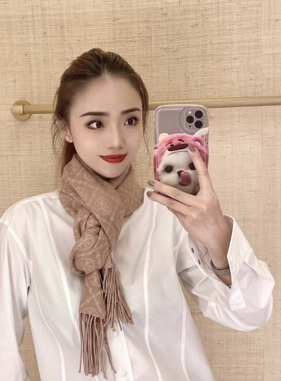 this scarf delivers an impeccable drape and effortless wear - Comprehensive 6