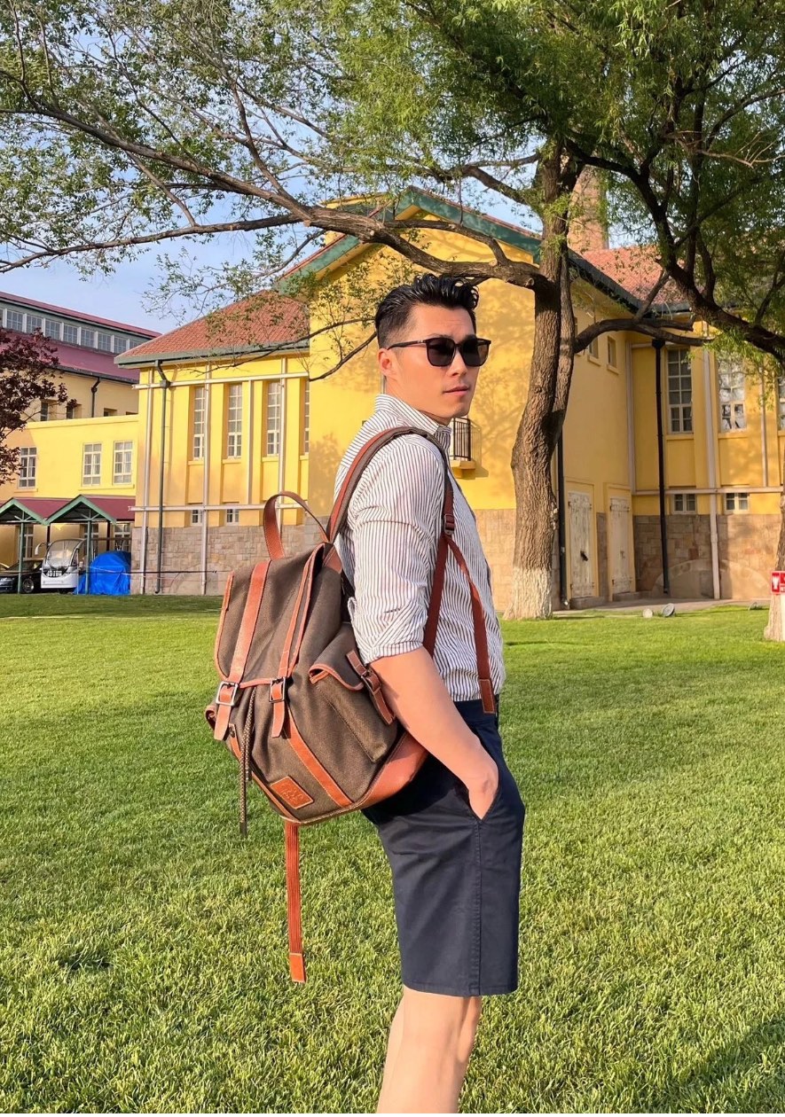 A timeless unisex backpack that seamlessly balances refined design with - Comprehensive 3