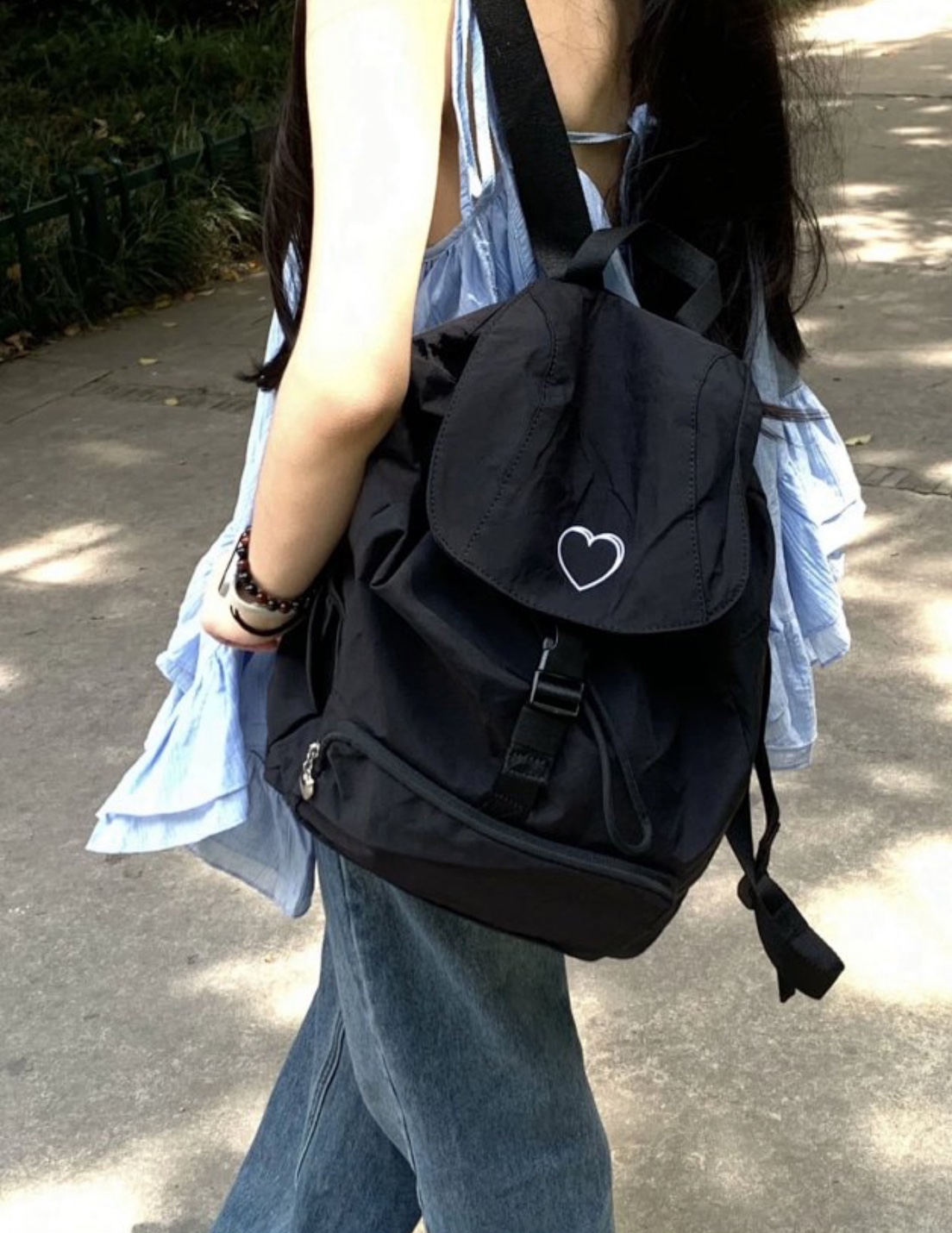 Lightweight backpack designed for effortless shoulder carry - Comprehensive 3
