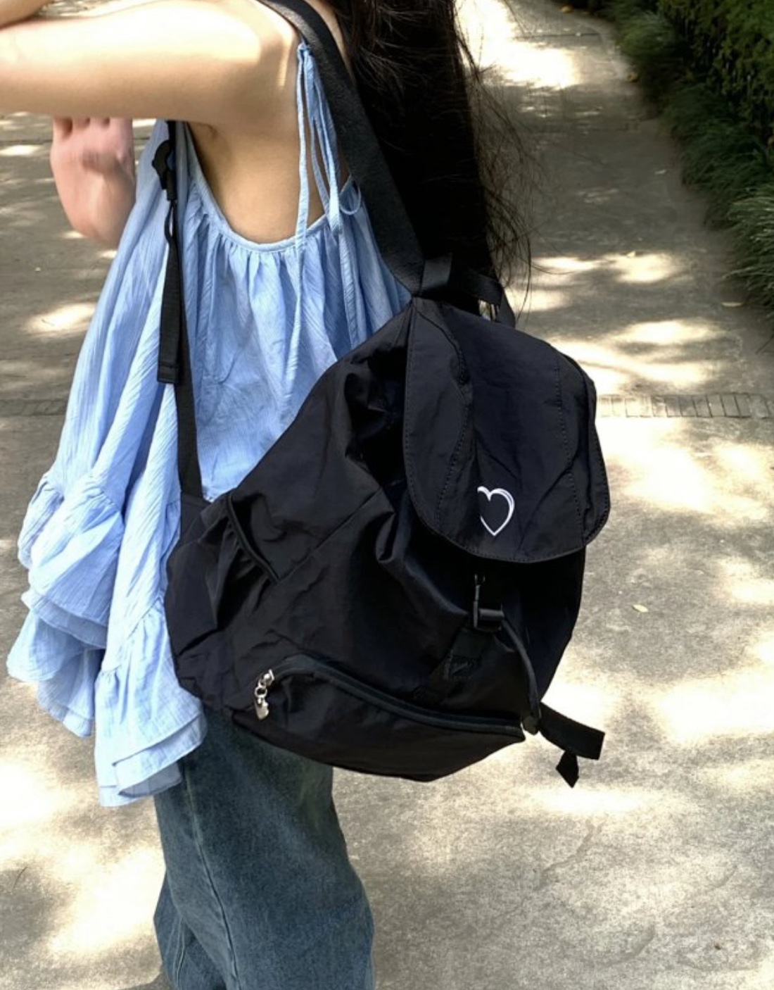 Lightweight backpack designed for effortless shoulder carry - Comprehensive 4