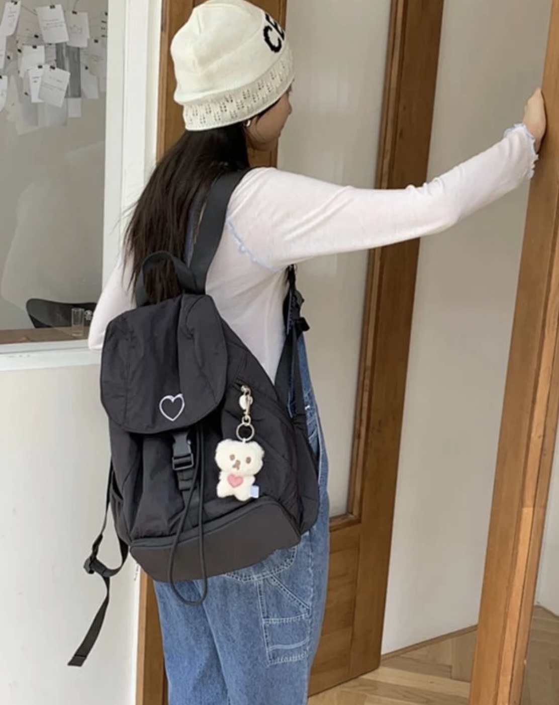 Lightweight backpack designed for effortless shoulder carry - Comprehensive 6