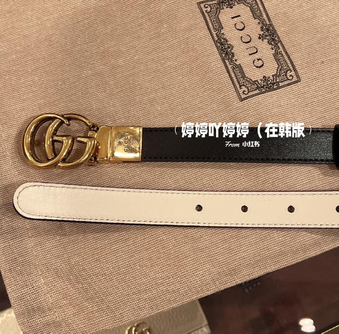 Women's reversible belt featuring a rotating buckle, crafted in a black - Comprehensive 5