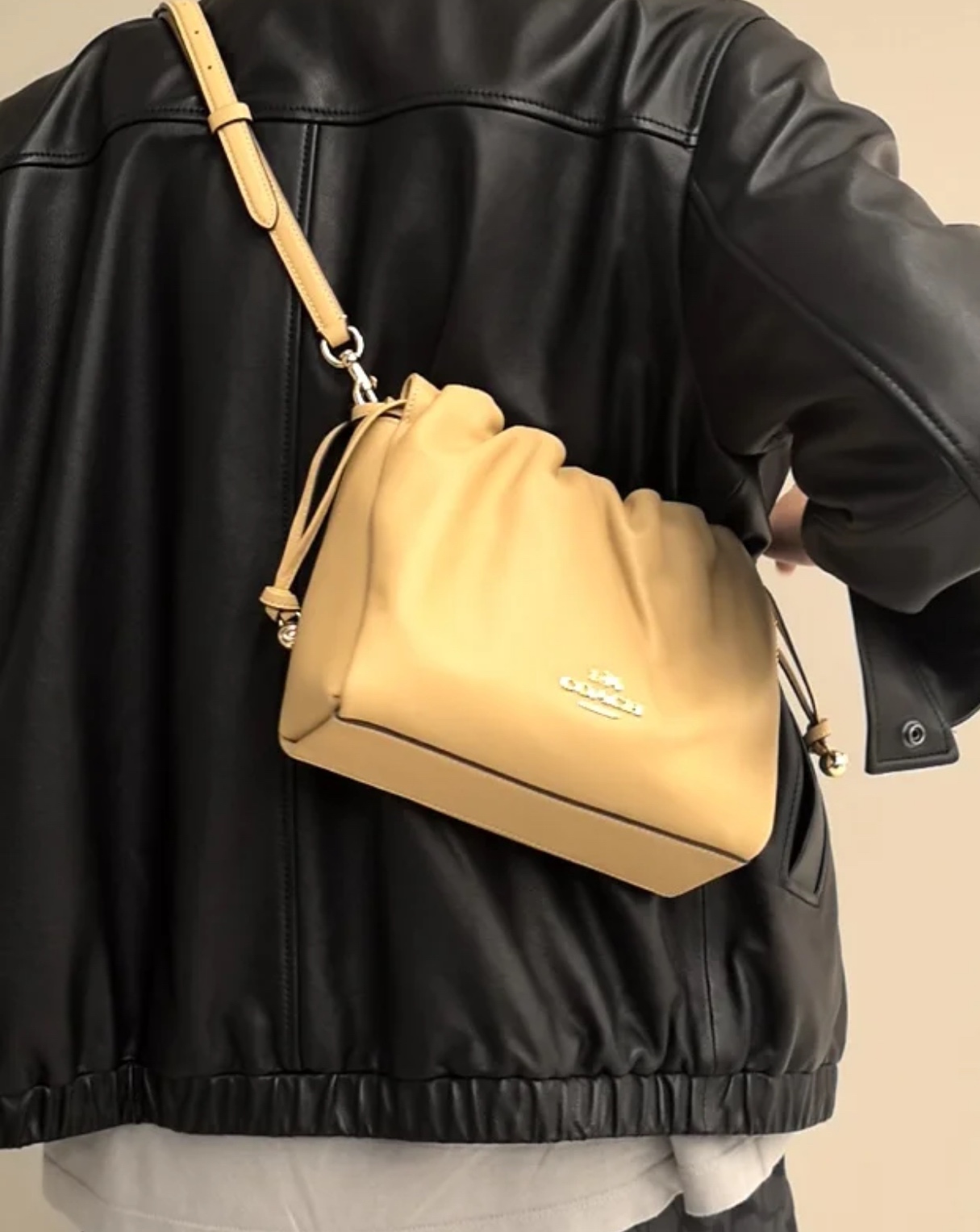 Designed for effortless versatility, seamlessly complementing both casua - Comprehensive 7