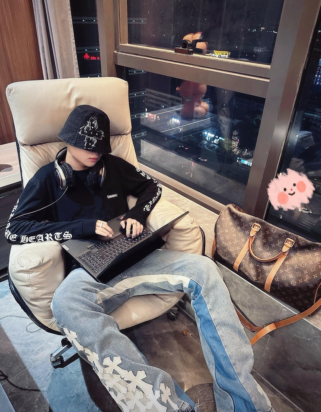 _d4_9soY9LL2fkdSYof12FdL_fcOCwZP_qACReUw