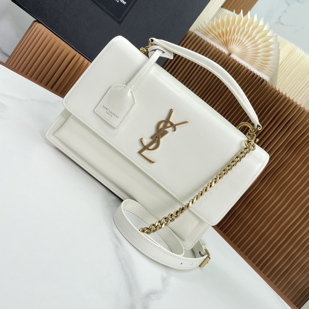 NO:175102,Genuine grade [original leather] A new member of the Sunset family of Sunset bags, the newly designed adjustable shoulder straps greatly increase the convenience of use!  The size has also been upgraded again, and the larger size can accommodate more personal items!  The leather handle on the top unlocks more ways to use it!  It uses original cross toothpick pattern cowhide leather, soft and delicate leather feels excellent!  Using magnet opening and closing design, there is a main compartment inside, a card inner bag and an open front pocket, and a flat bag on the back, so you don’t have to worry about space issues at all!  Model number 634723 Size 25x18x5cm, YSL, saint laurent, cowhide19860909正品级【原厂皮】 日落包Sunset家族的新成员,全新设计的可调节式肩带,大大的增加了使用的便利性！尺寸也重新升级,更大尺寸可容纳更多随身物品！顶部的皮革手柄可以解锁更多使用方式！采用原厂十字牙签纹牛皮,皮质柔软细腻手感极佳！使用磁铁开合设计,内部有一主隔层,一个卡片内袋一个正面开放式口袋,背面有一平袋,完全不用担心空间问题！款号634723 尺寸25x18x5cm,YSL,saint laurent,cowhide,Bag