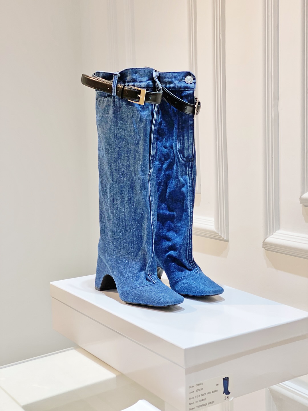 Coperni 24SS Showroom: Superb, Thin, Hot Autumn/Winter Collection with Oxen Skin.