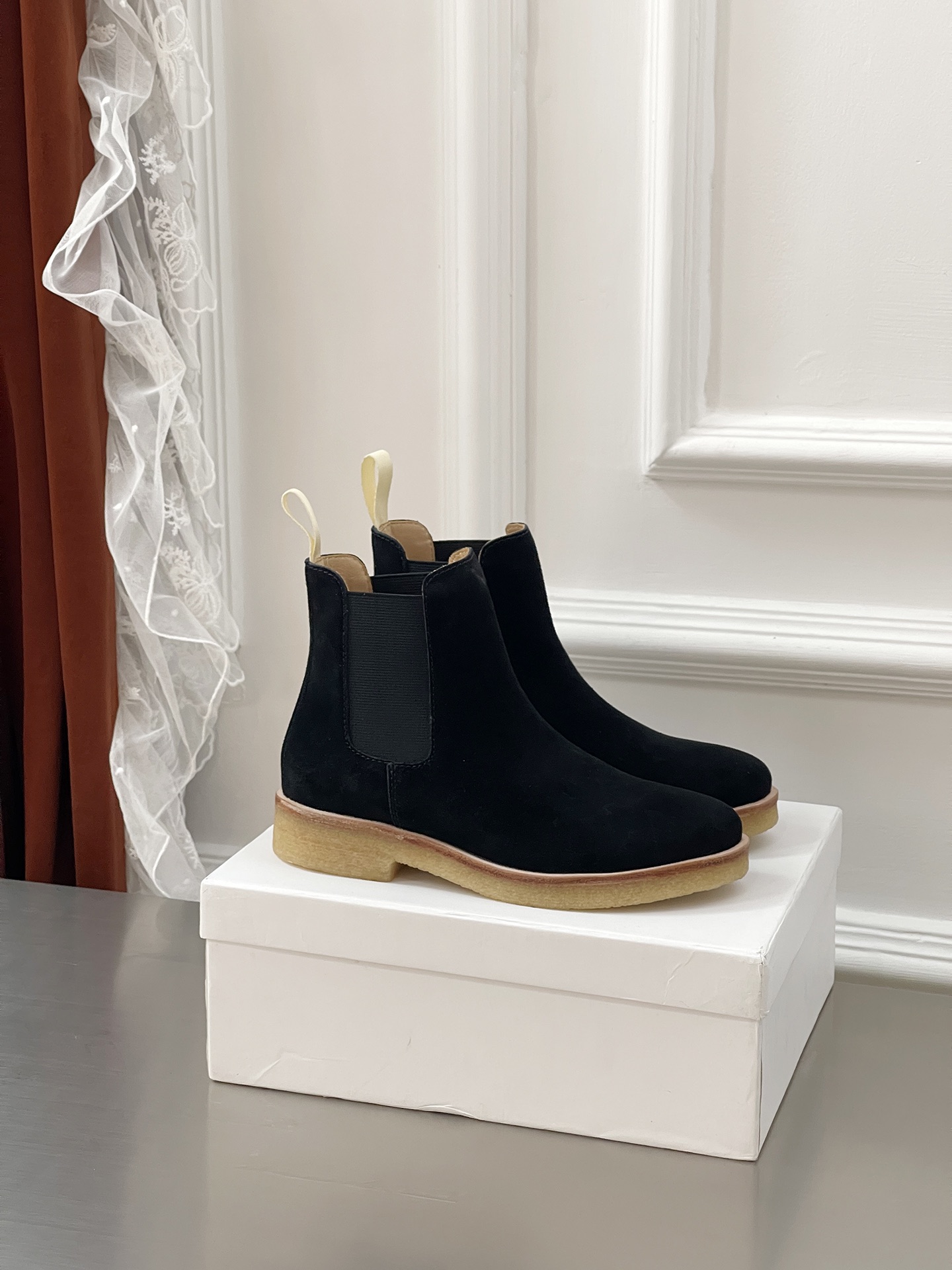 Review: Common Projects Chelsea Boots for Men – Classic, Stylish, and Comfortable - 图片 2