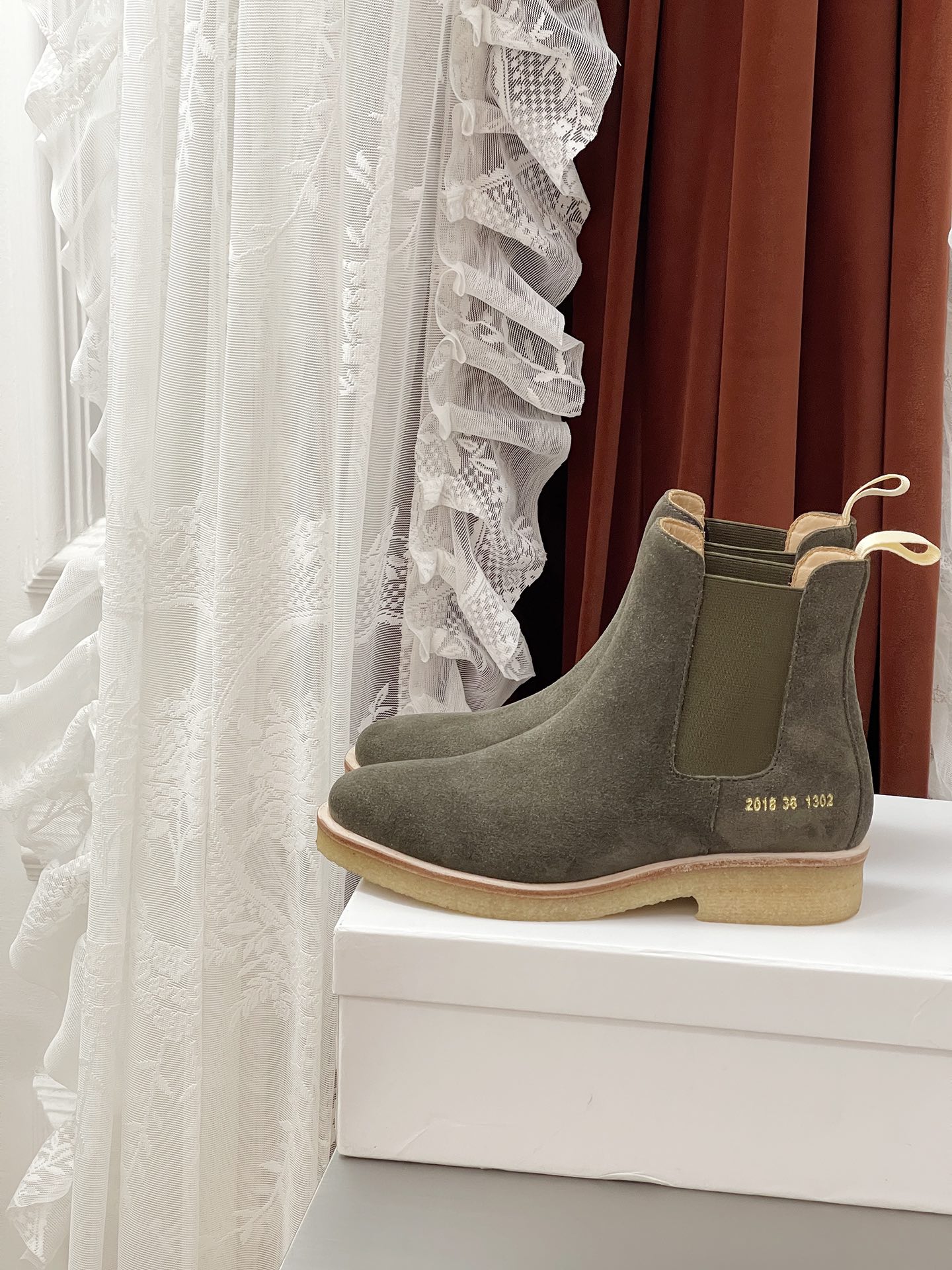 Review: Common Projects Chelsea Boots – Stylish and Comfortable Footwear for Men - 图片 3