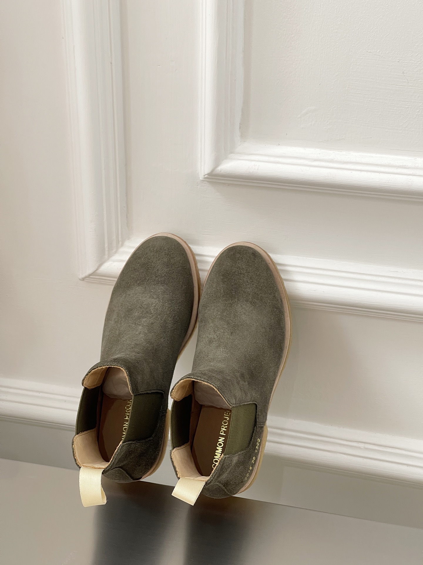 Review: Common Projects Chelsea Boots – Stylish and Comfortable Footwear for Men - 图片 4